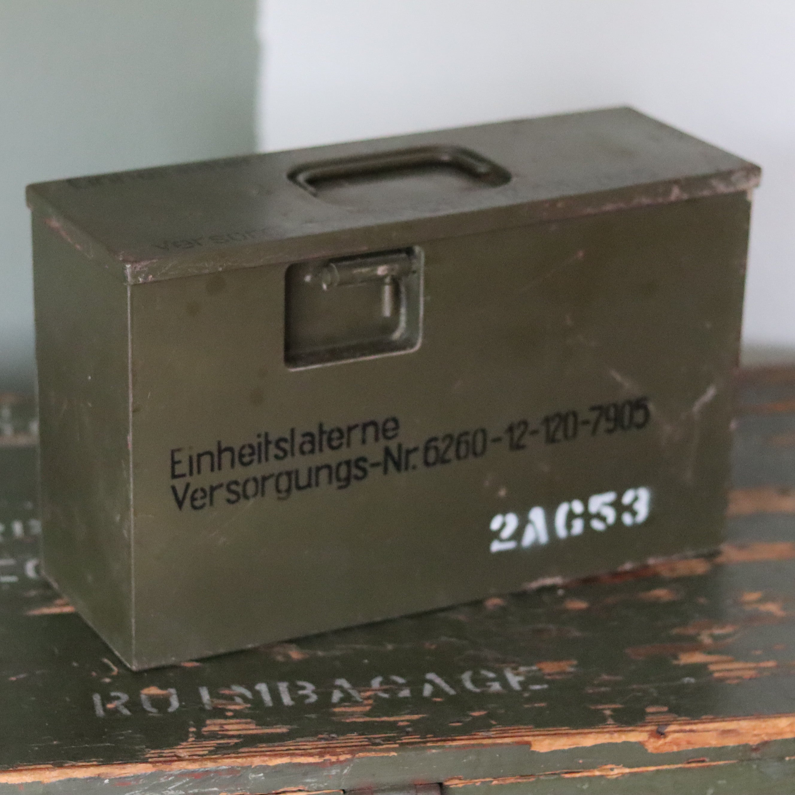 Rare German Military Lantern Set – Einheitslaterne 2AG53 with Multi-Fuel Options and Accessories (Osmeka, 1950s–1960s)