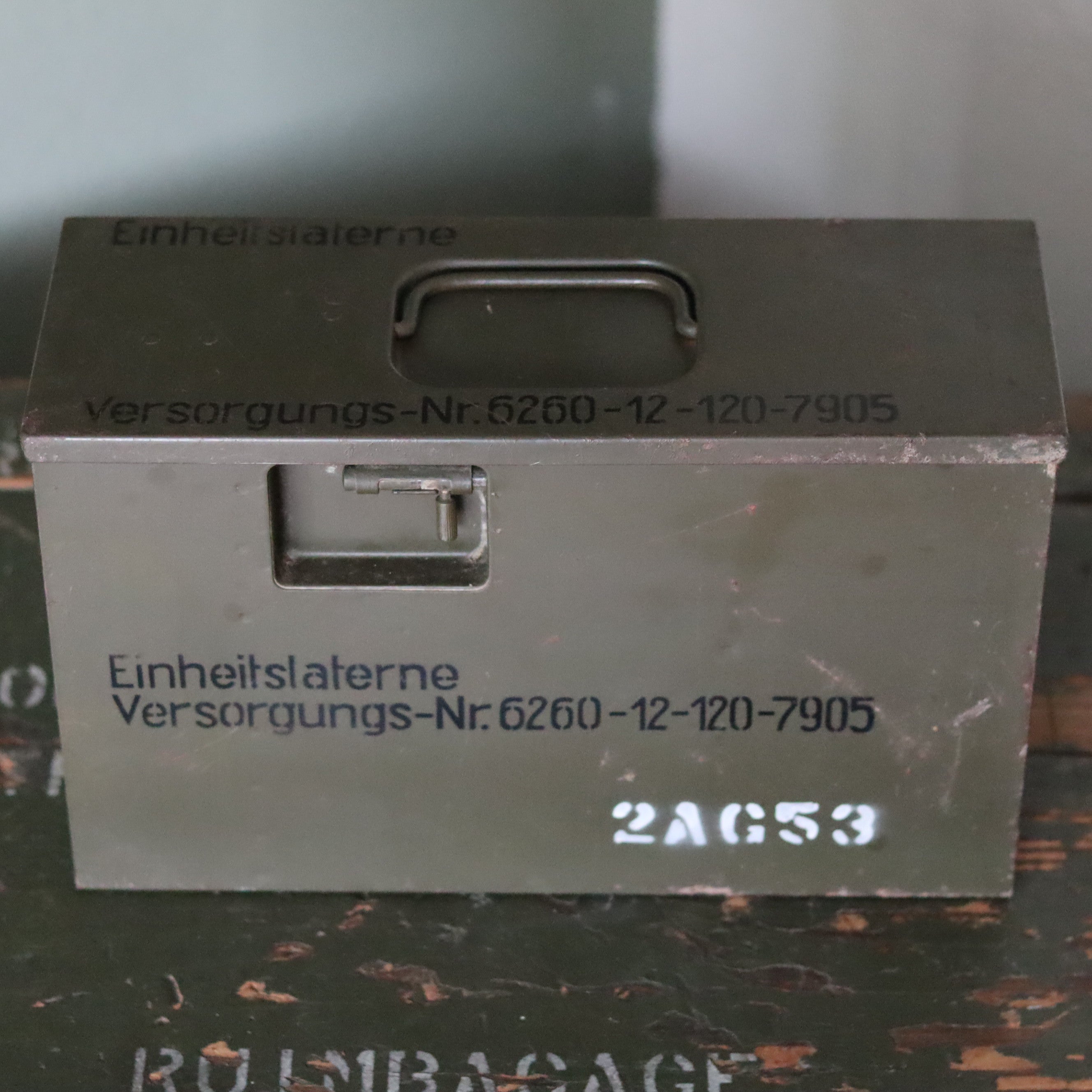 Rare German Military Lantern Set – Einheitslaterne 2AG53 with Multi-Fuel Options and Accessories (Osmeka, 1950s–1960s)