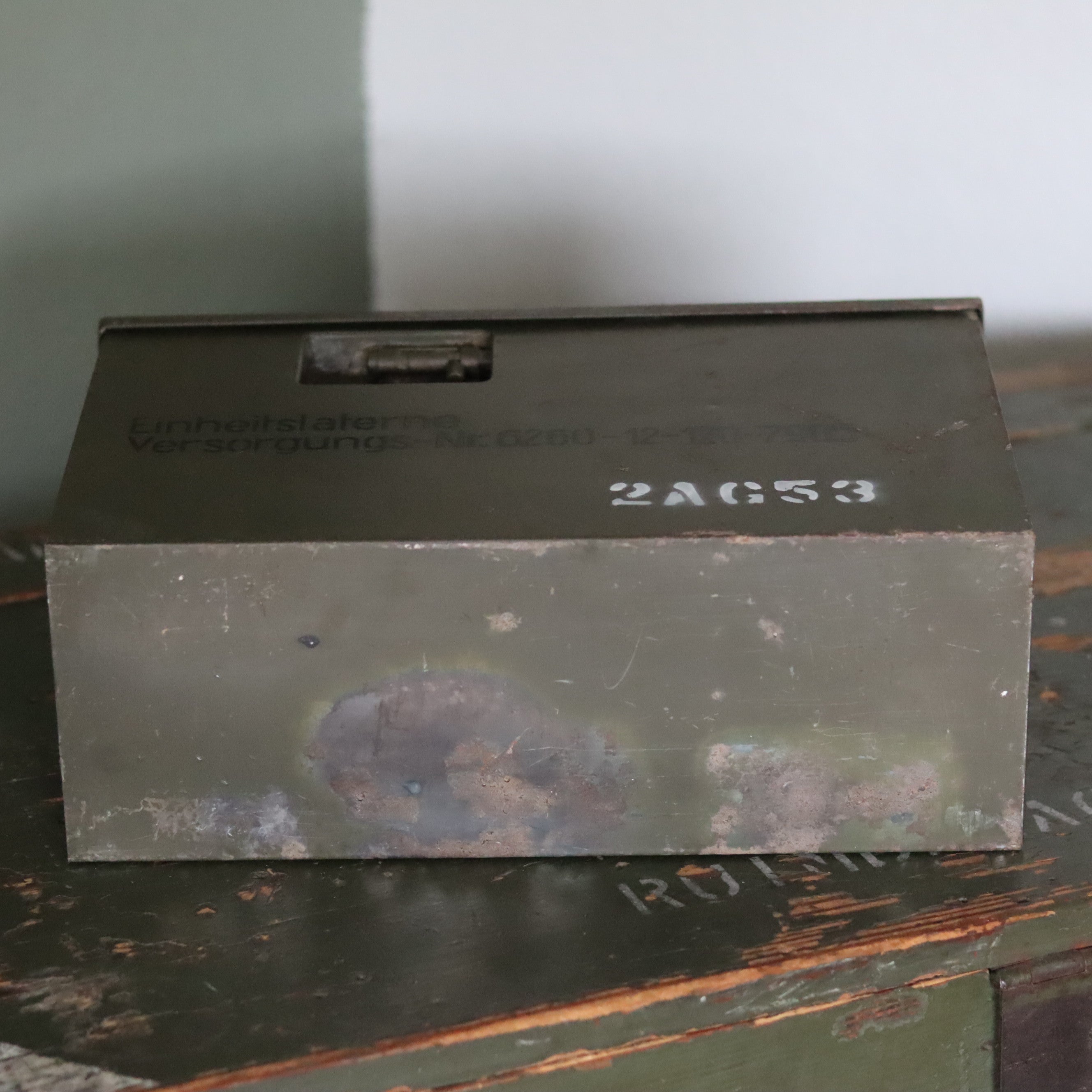 Rare German Military Lantern Set – Einheitslaterne 2AG53 with Multi-Fuel Options and Accessories (Osmeka, 1950s–1960s)