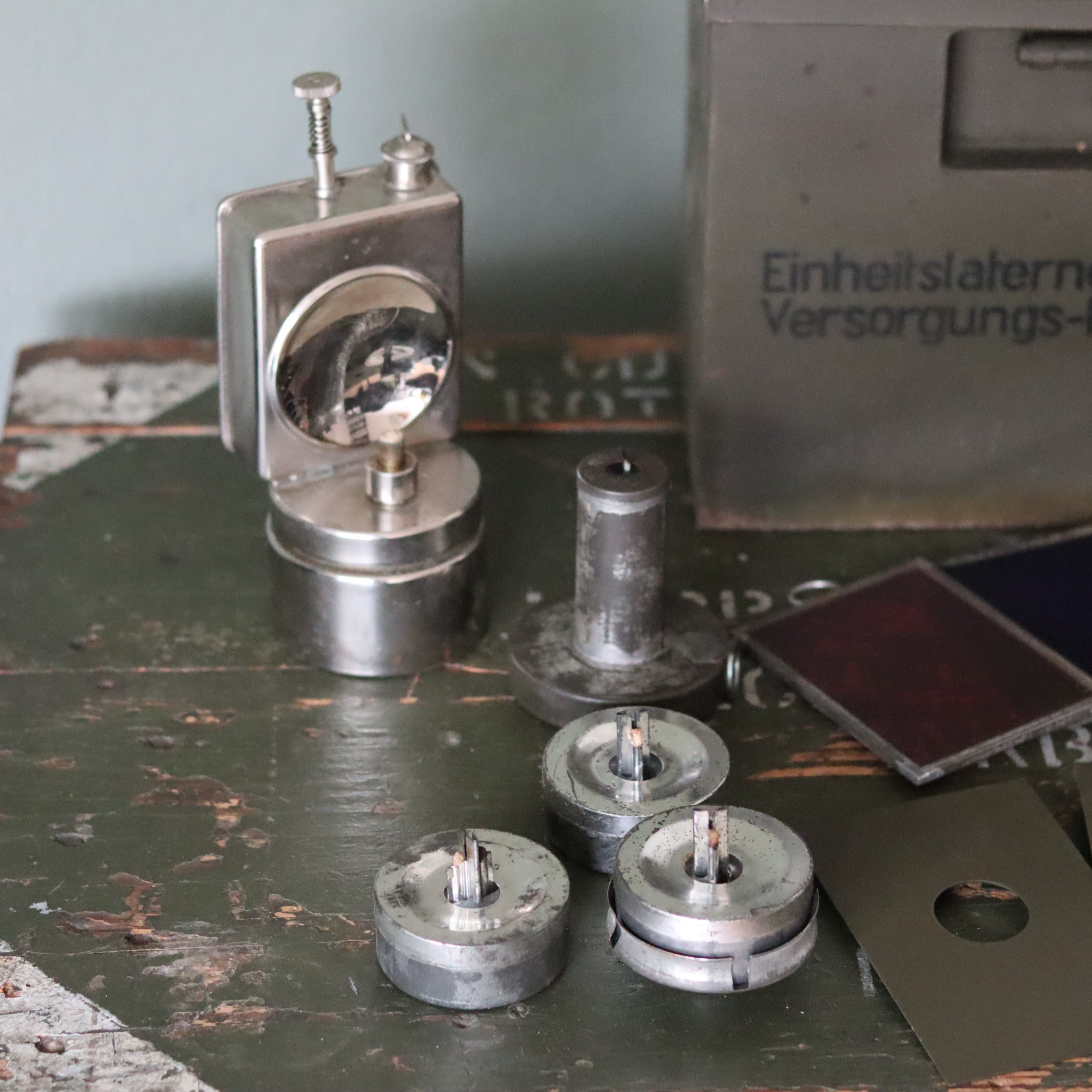 Rare German Einheitslaterne – Multi-Fuel Signal Lamp with Accessories (Osmeka, 1950s–1960s)