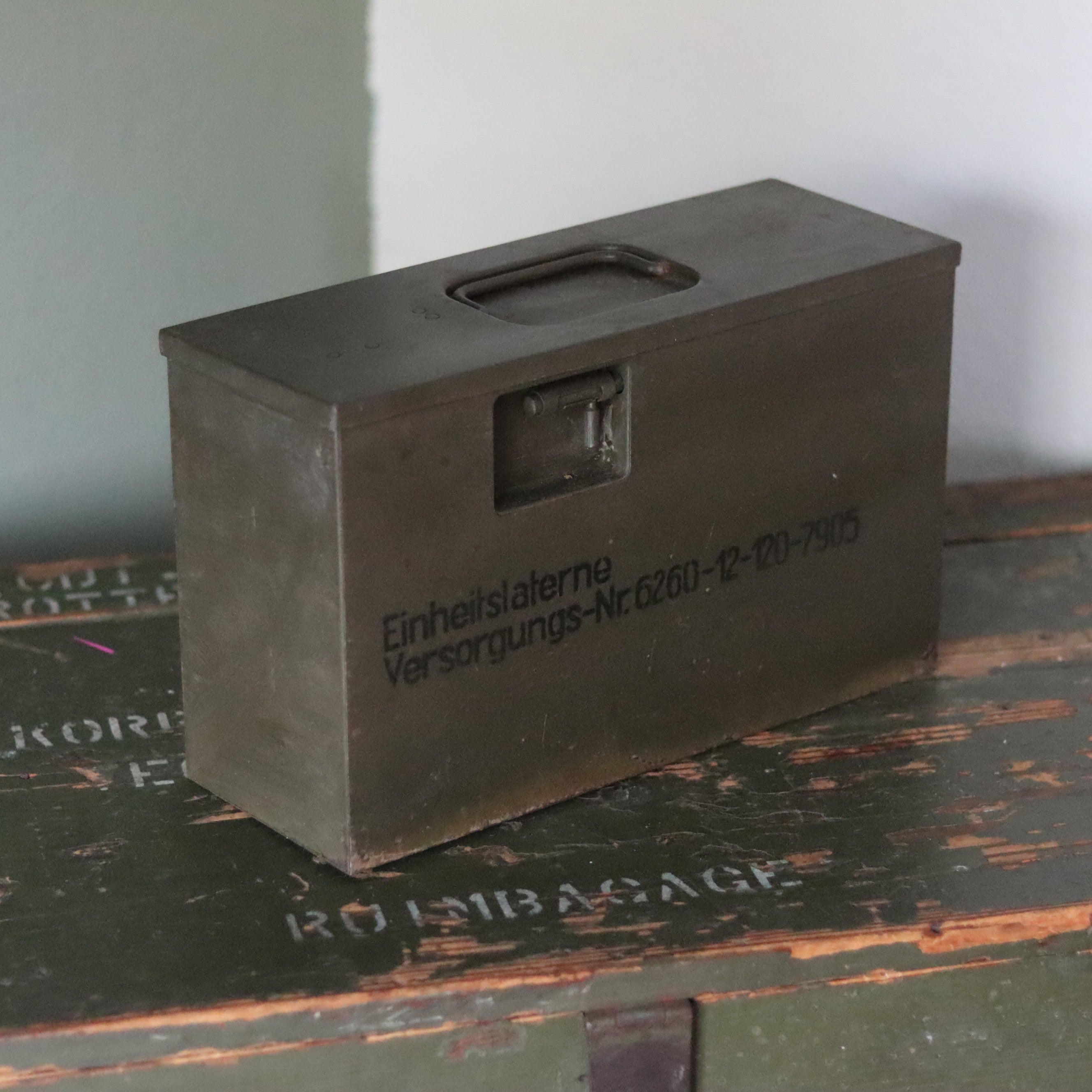 Rare German Einheitslaterne – Multi-Fuel Signal Lamp with Accessories (Osmeka, 1950s–1960s)