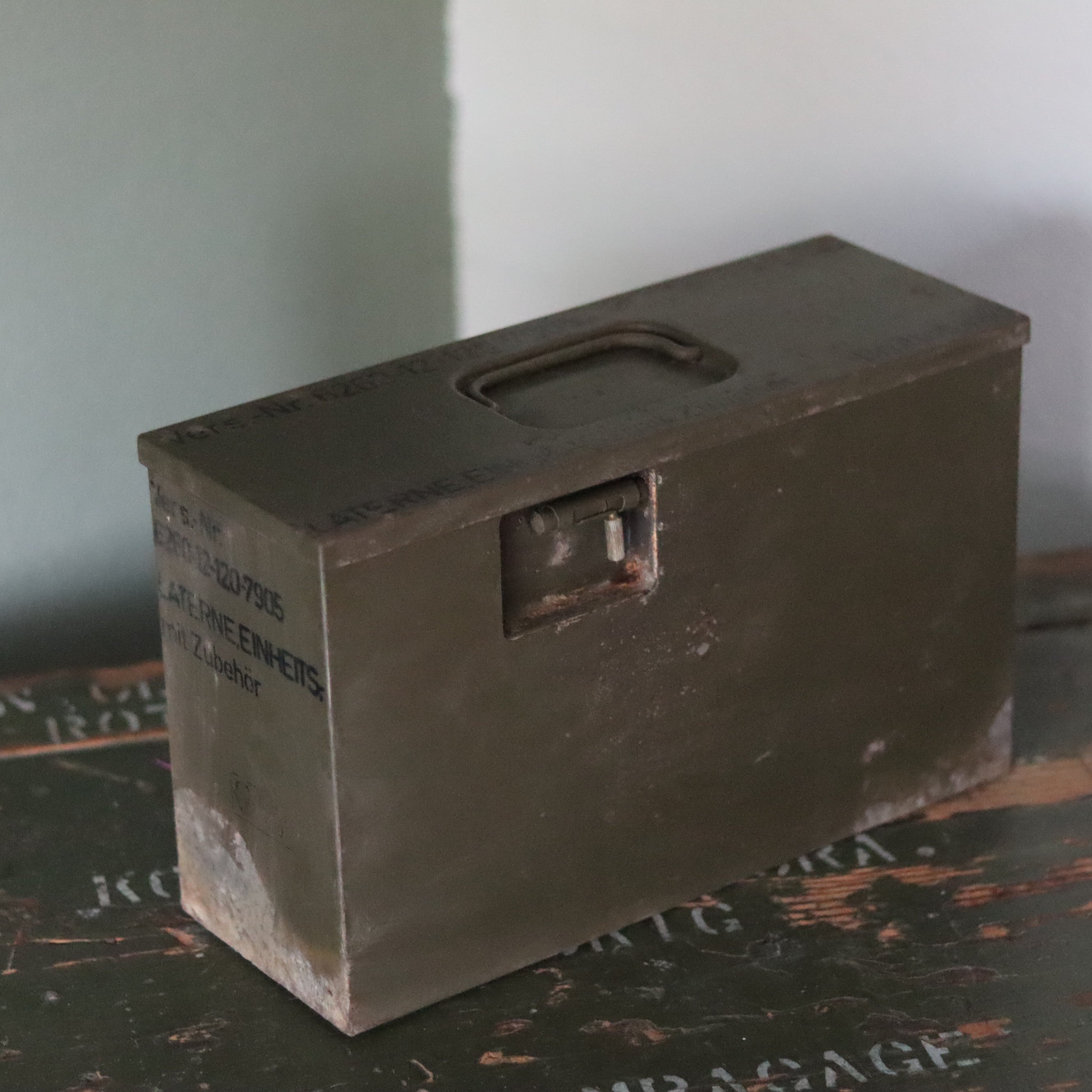 Rare German Einheitslaterne – Multi-Fuel Signal Lamp with Accessories (Osmeka, 1950s–1960s)