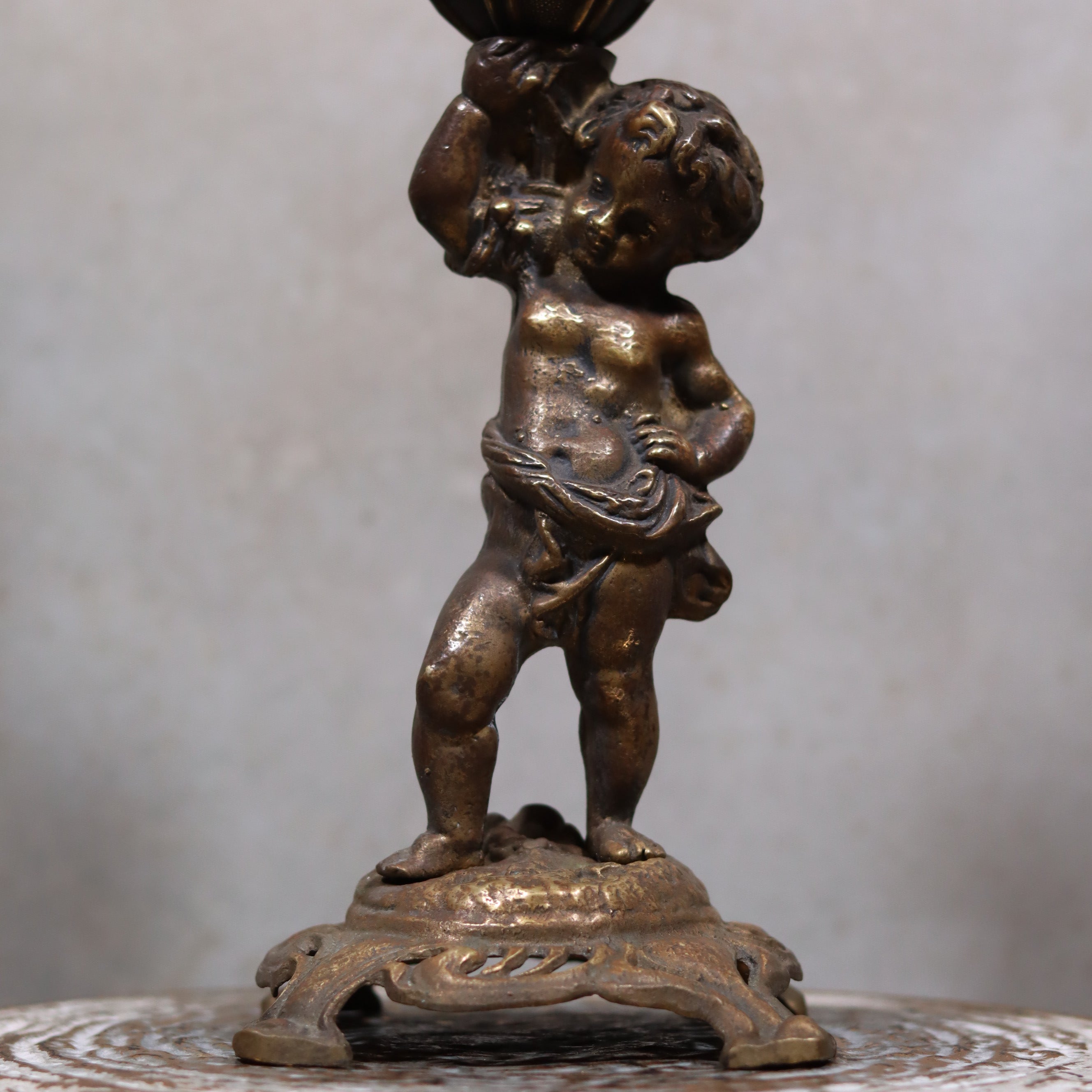 Vintage XXL Oil Lamp with BJB Matador Burner – Bronze Base featuring detailed cherub design close-up view