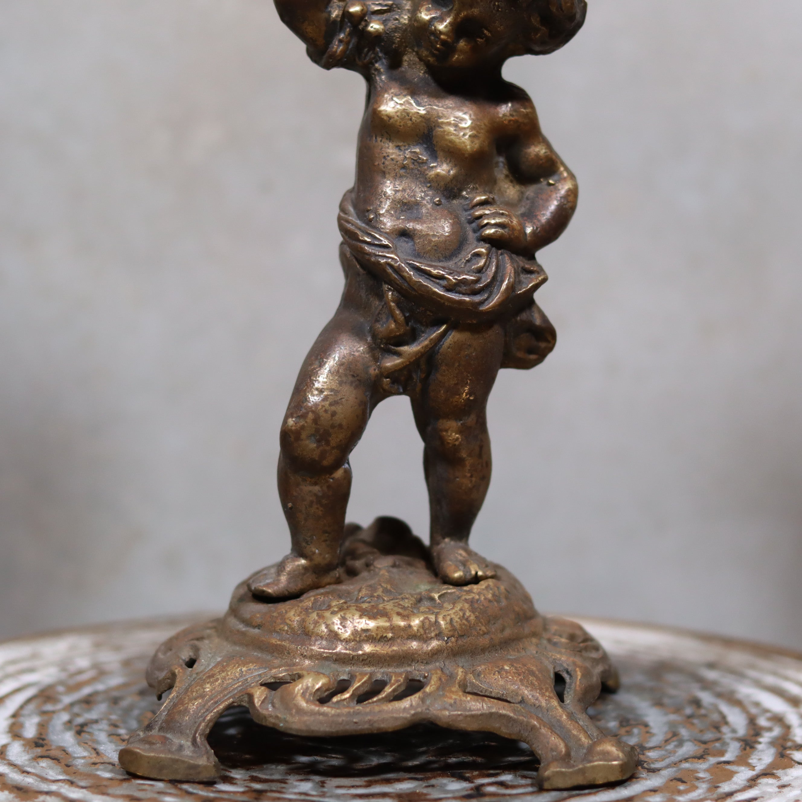 Vintage XXL Oil Lamp with BJB Matador Burner – Bronze Base featuring detailed cherub design close-up view