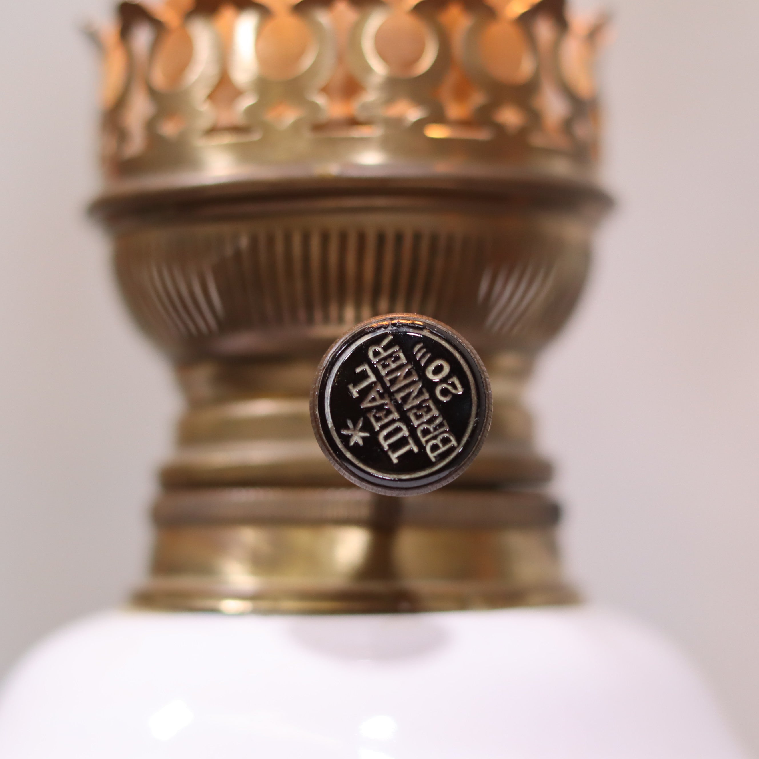 Close-up of the Vintage XXL Oil Lamp with BJB Matador Burner – Bronze Base with Cherub Design focusing on the burner knob.