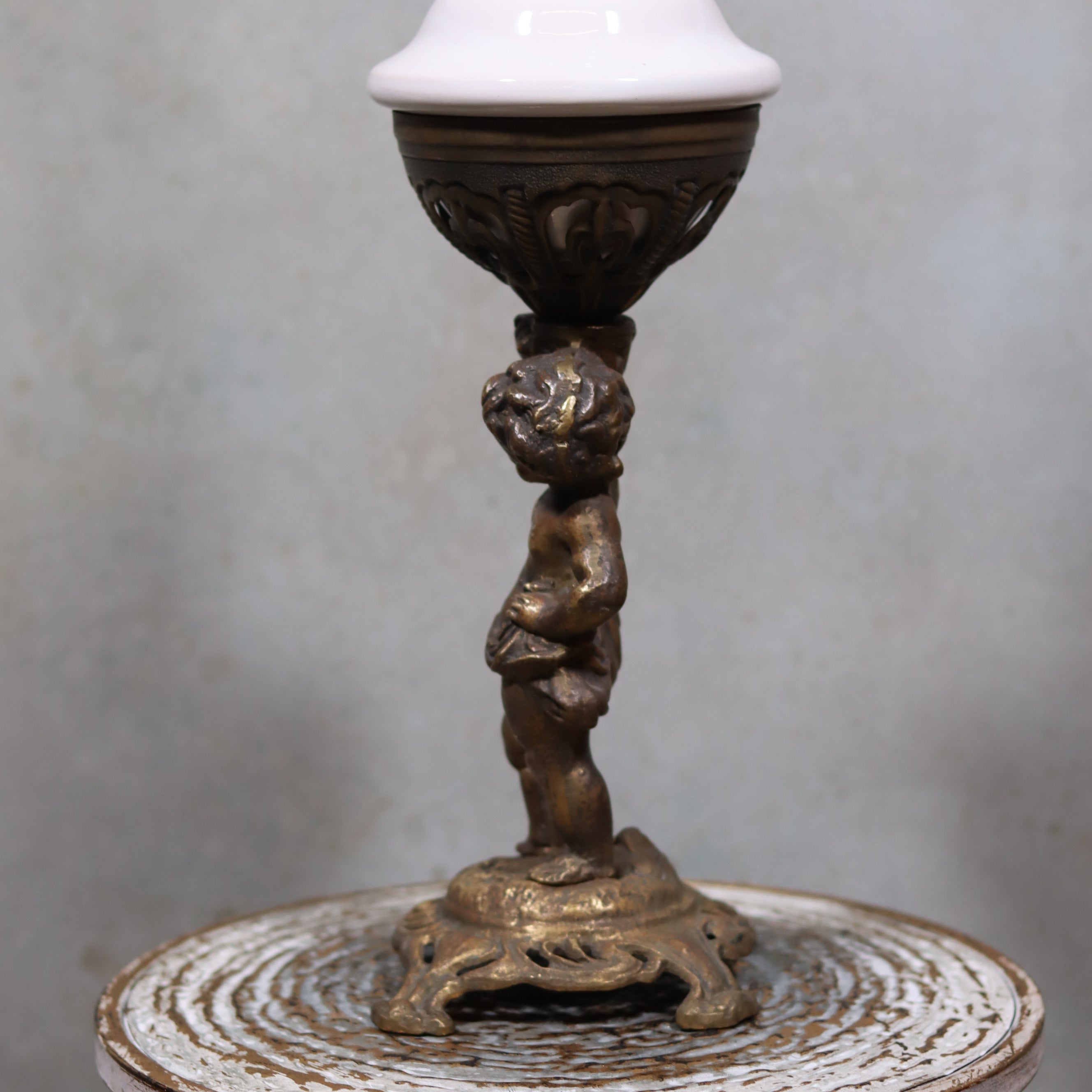 Vintage XXL Oil Lamp with BJB Matador Burner – Bronze Base with Cherub Design detailed antique lamp stand