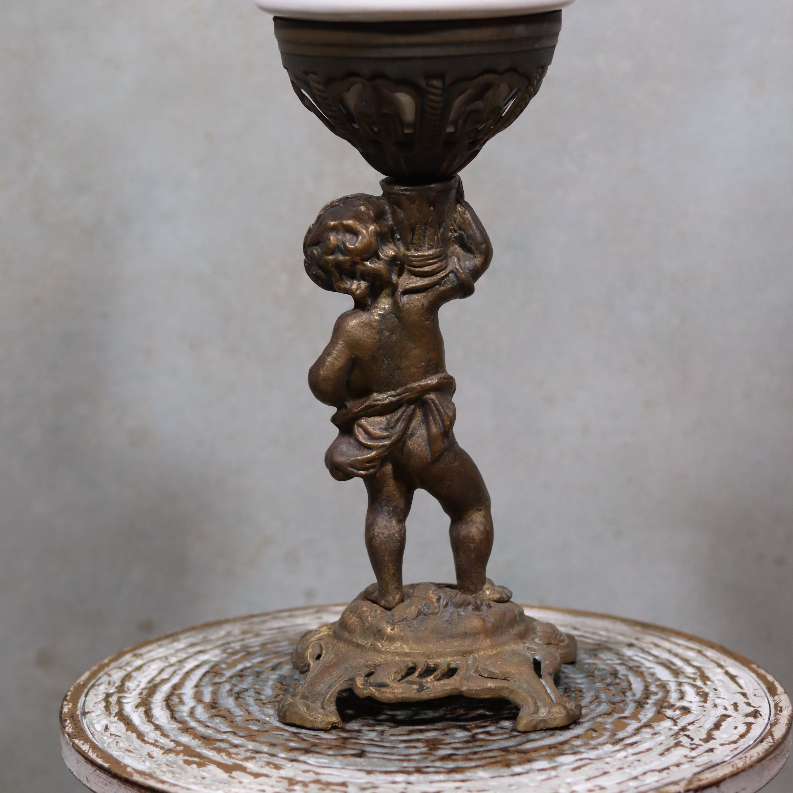 Vintage XXL Oil Lamp with BJB Matador Burner – Bronze Base with Cherub Design featuring detailed cherub figure and ornate bronze finish