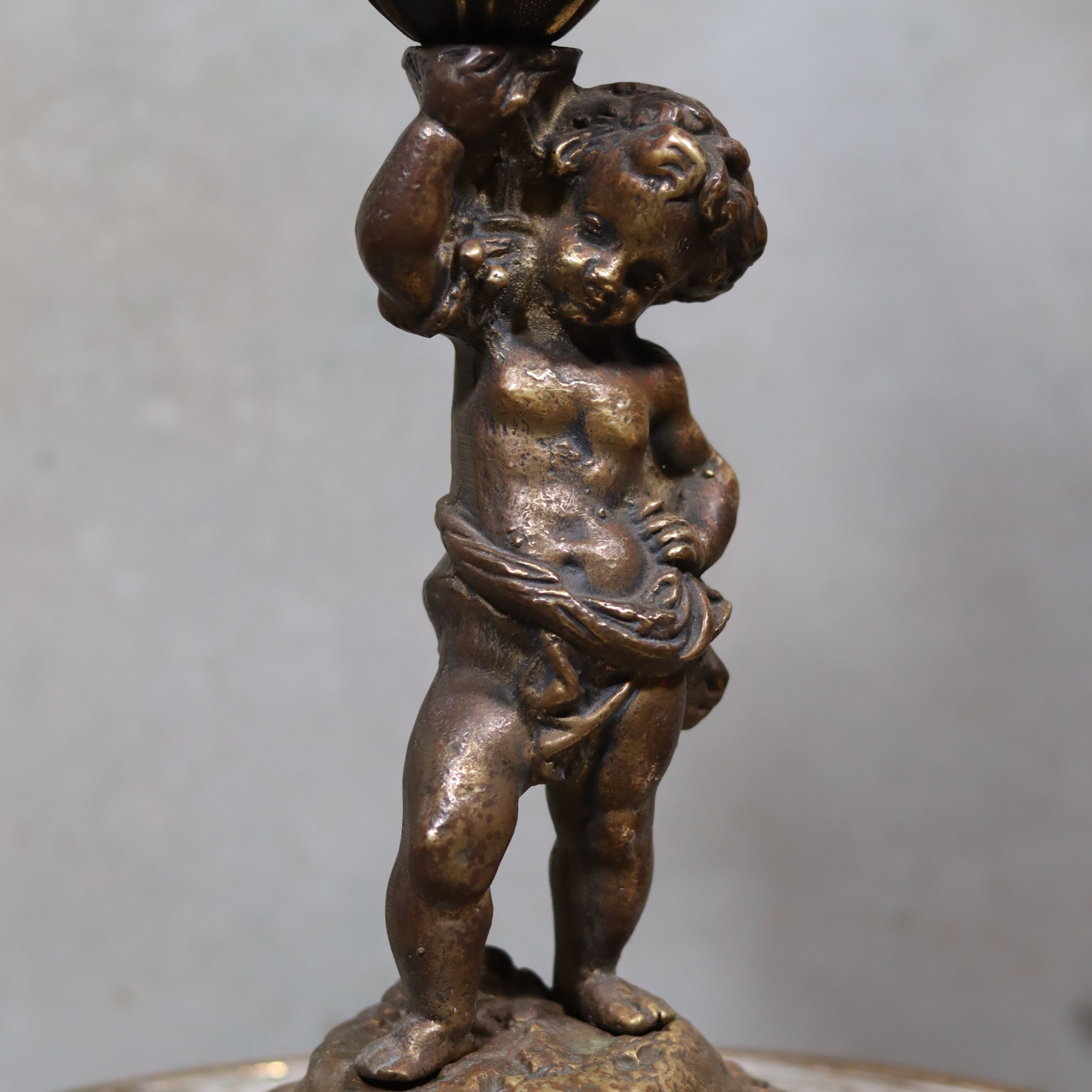 Vintage XXL Oil Lamp with BJB Matador Burner – Bronze Base with detailed cherub design close-up view