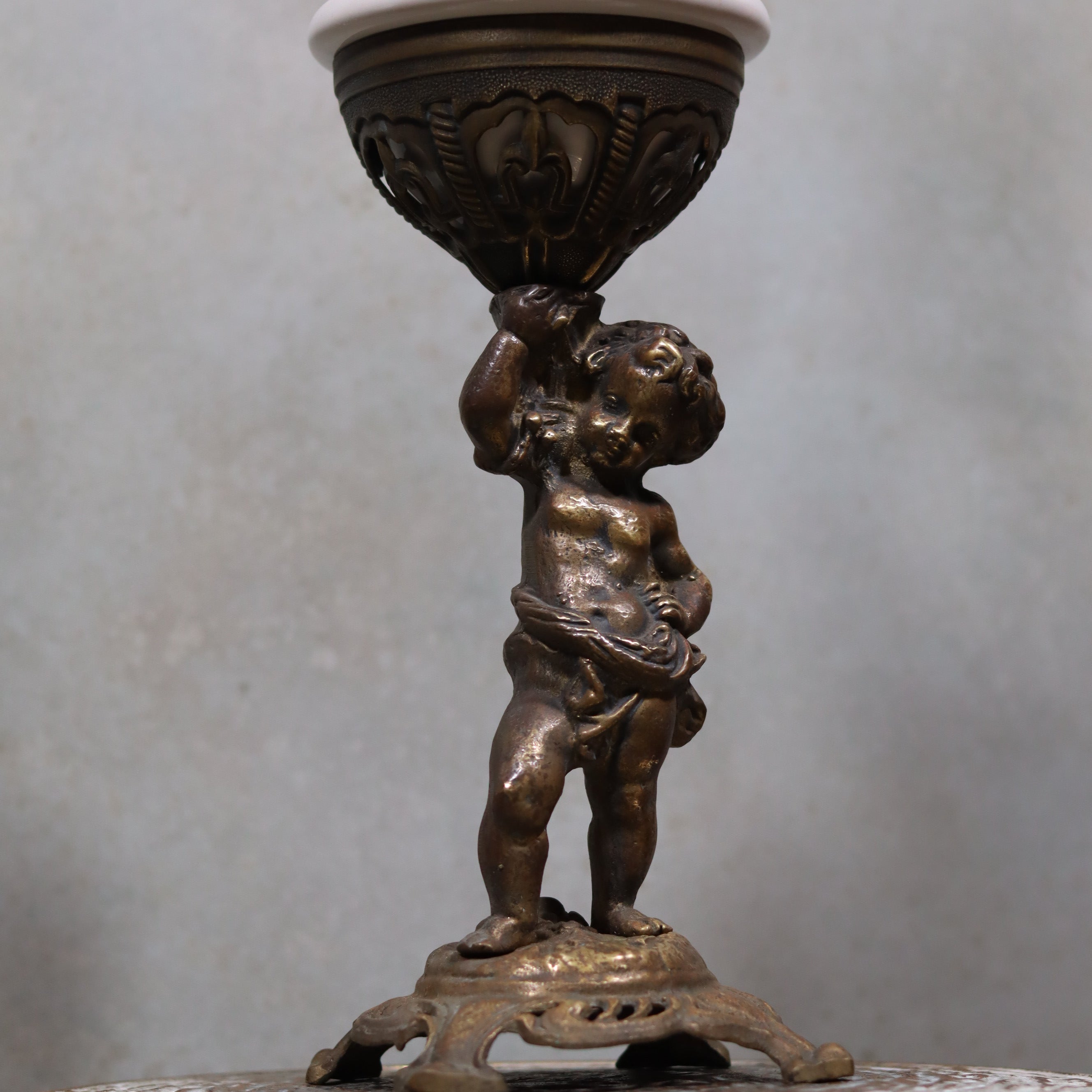 Vintage XXL Oil Lamp with BJB Matador Burner – Bronze Base with Cherub Design featuring detailed cherub sculpture base