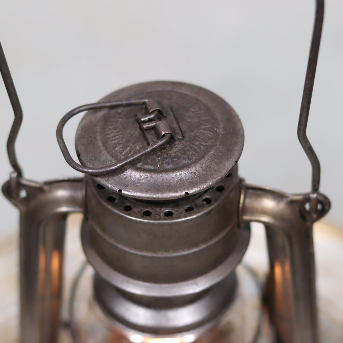 Close-up of the metal top of the Vintage Feuerhand 176 Storm Lantern – Post-WWII Model, 1950s, Excellent Condition oil lamp