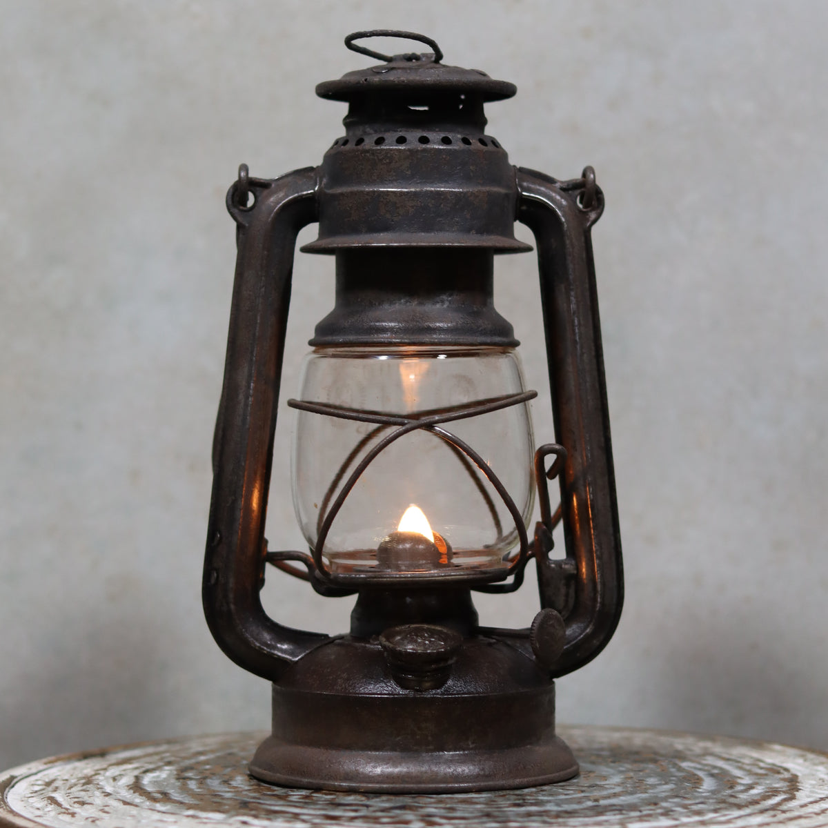 Rare Pre-War Storm Lantern – Feuerhand 275 Superflam, 1930s vintage oil lamp with original glass and German marking for French market