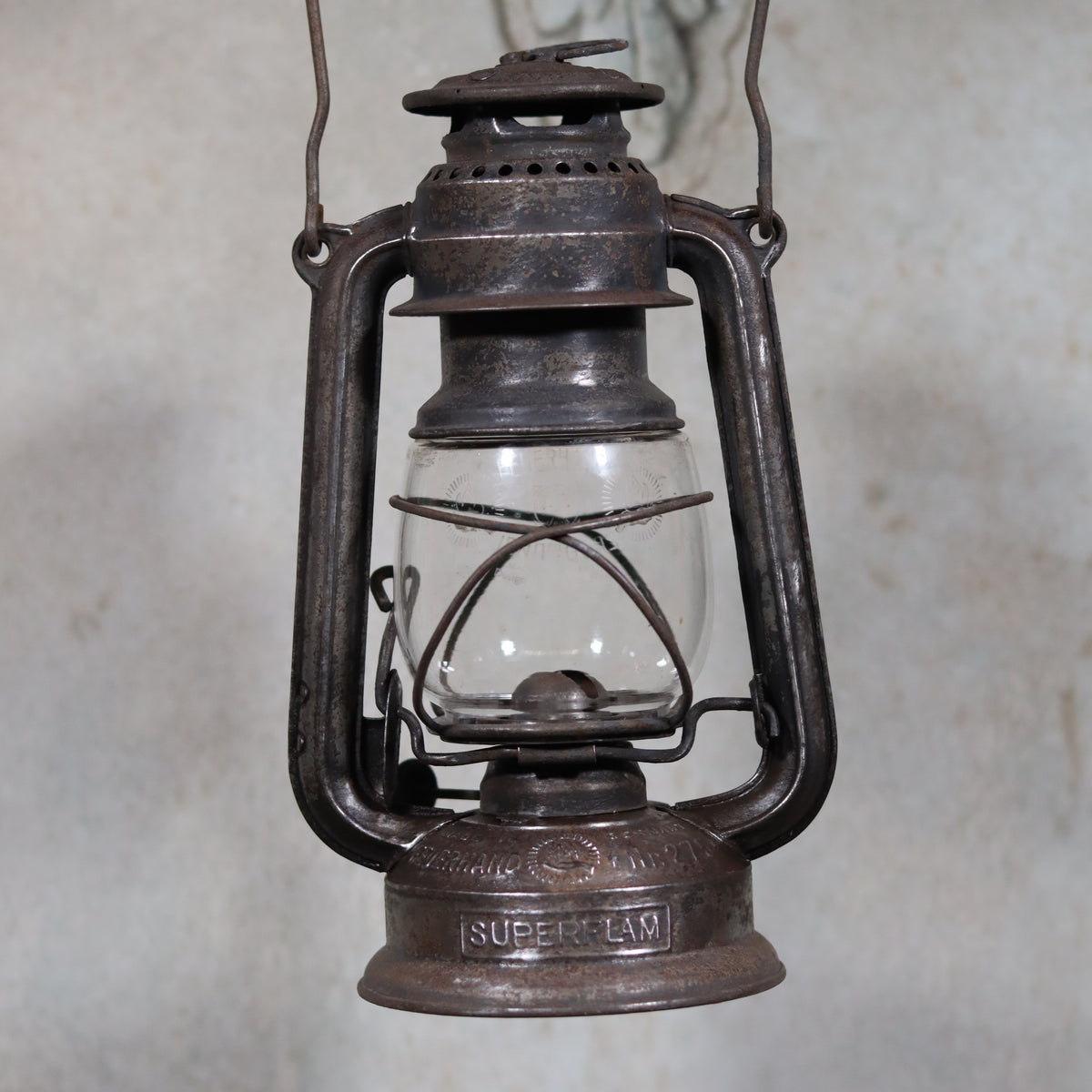 Rare Pre-War Storm Lantern – Feuerhand 275 Superflam, 1930s oil lamp with original glass and German marking for French market.