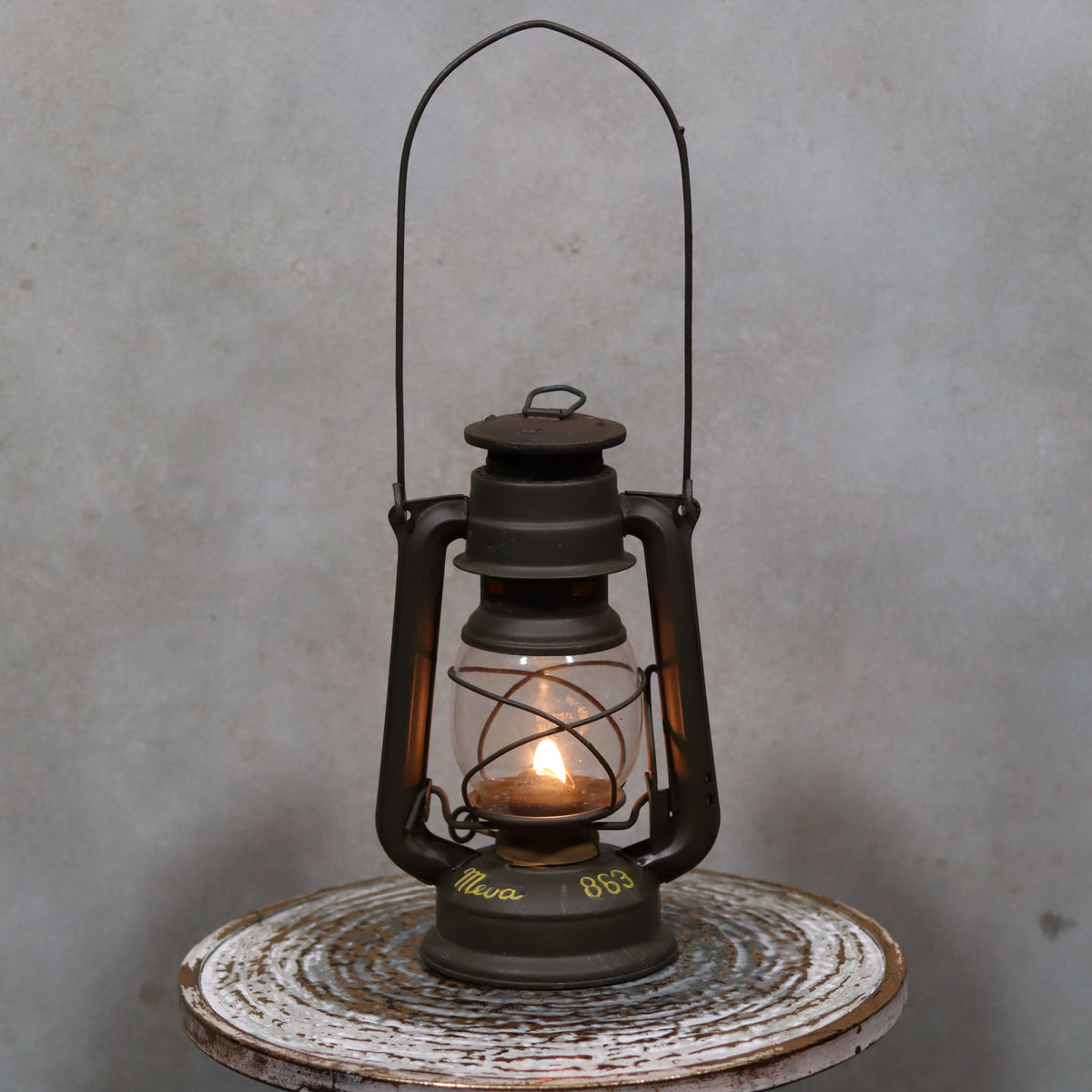 Vintage Czech Storm Lantern – Meva 863 – Made in Czechoslovakia – 1982 – Beautiful Painted Finish oil lamp with glowing flame