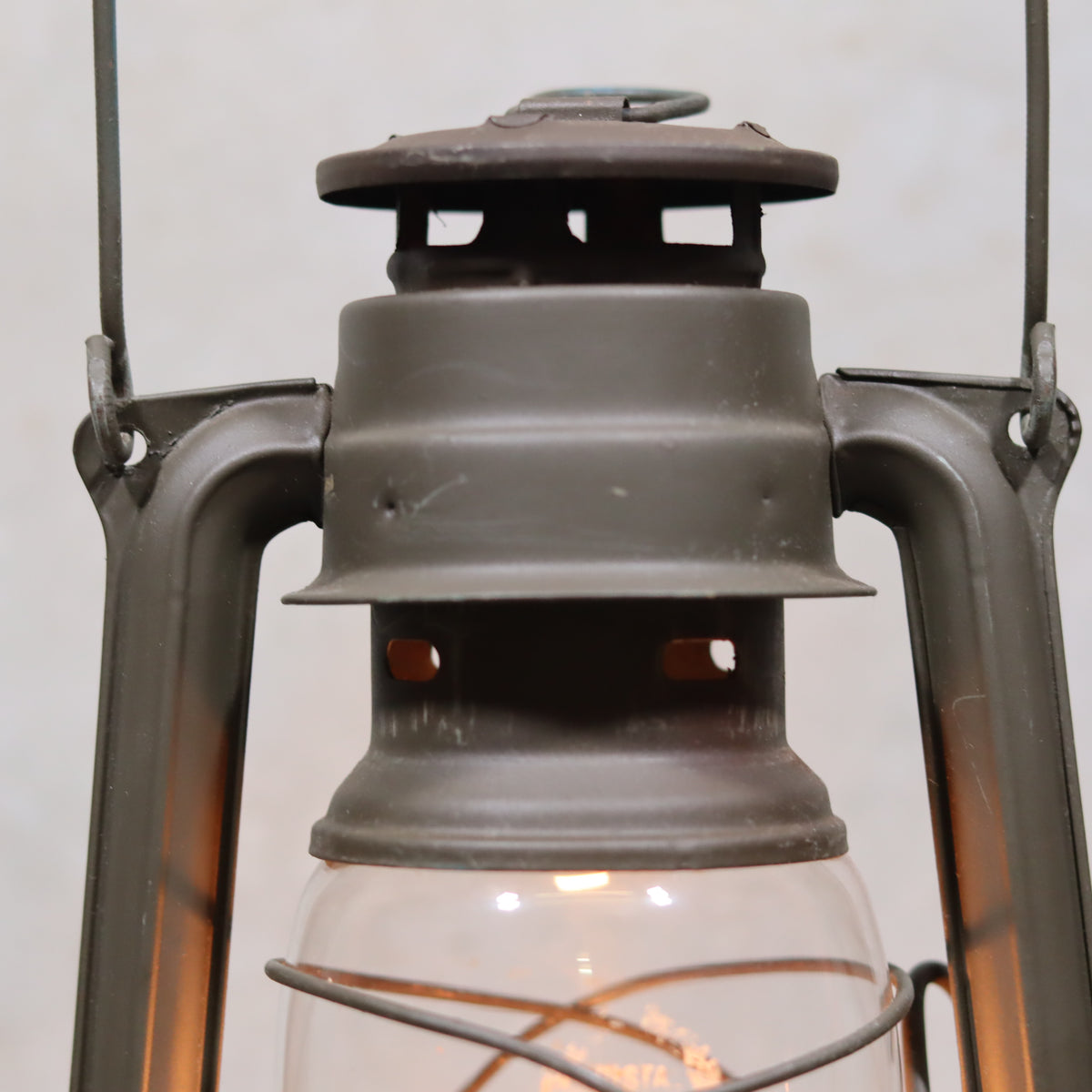 Vintage Czech Storm Lantern – Meva 863 – Made in Czechoslovakia – 1982 – Beautiful Painted Finish oil lamp close-up view
