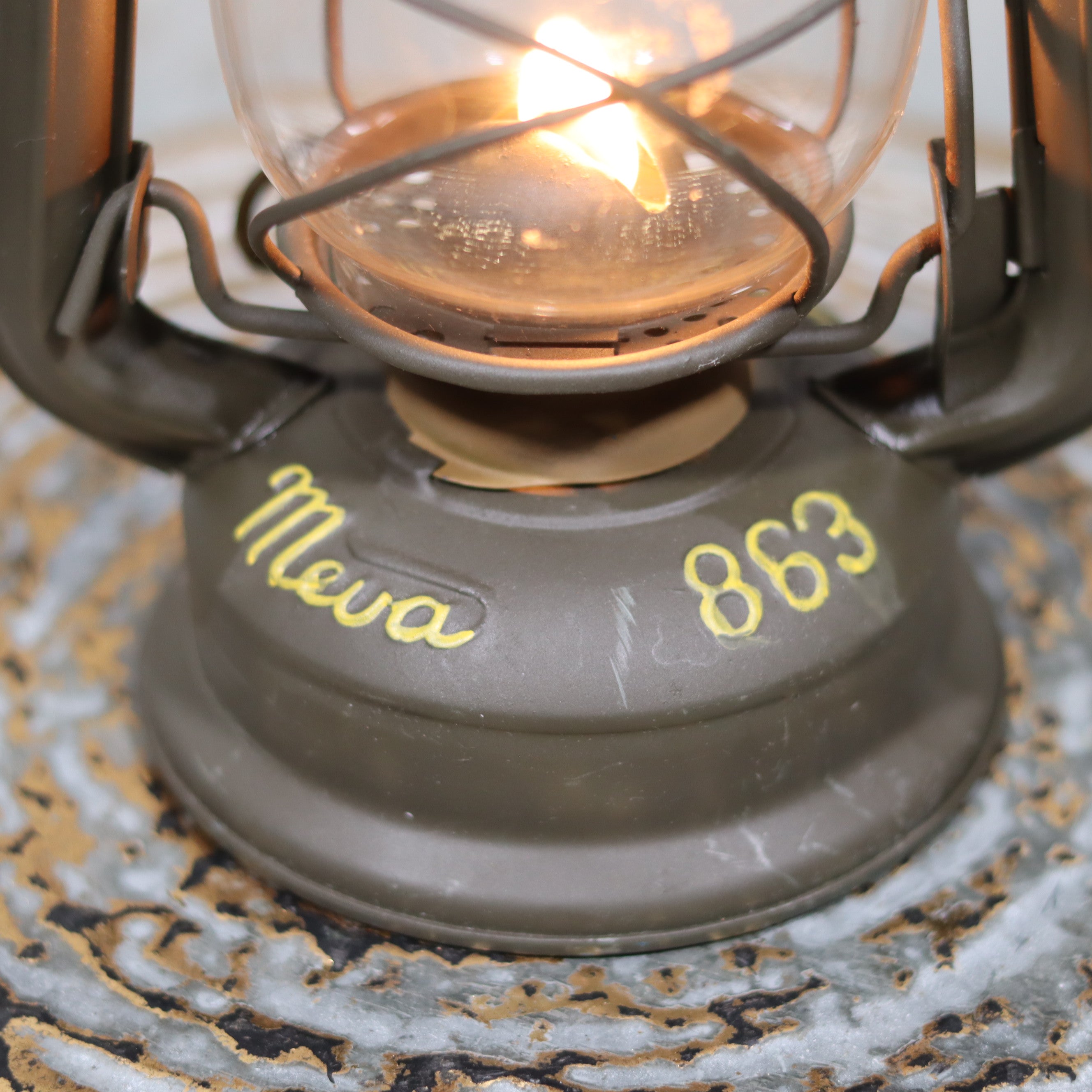 Vintage Czech Storm Lantern – Meva 863 – Made in Czechoslovakia – 1982 – Beautiful Painted Finish oil lamp close-up detail
