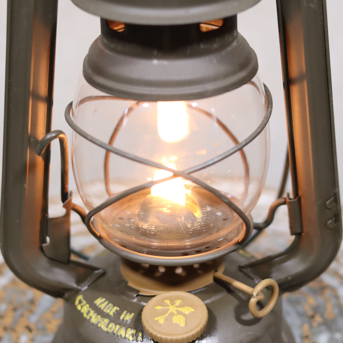 Vintage Czech Storm Lantern – Meva 863 – Made in Czechoslovakia – 1982 – Beautiful Painted Finish oil lamp close-up lighted flame