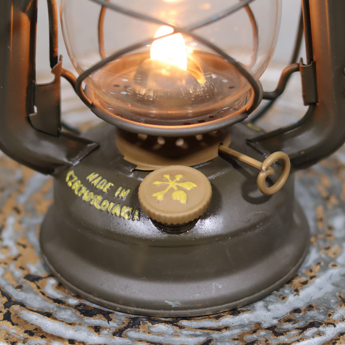 Vintage Czech Storm Lantern – Meva 863 – Made in Czechoslovakia – 1982 – Beautiful Painted Finish oil lamp detail