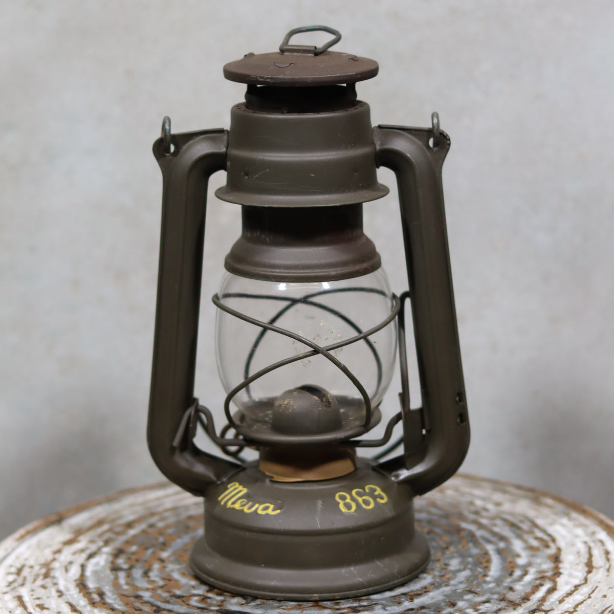 Vintage Czech Storm Lantern – Meva 863 – Made in Czechoslovakia – 1982 – Beautiful Painted Finish oil lamp close-up view