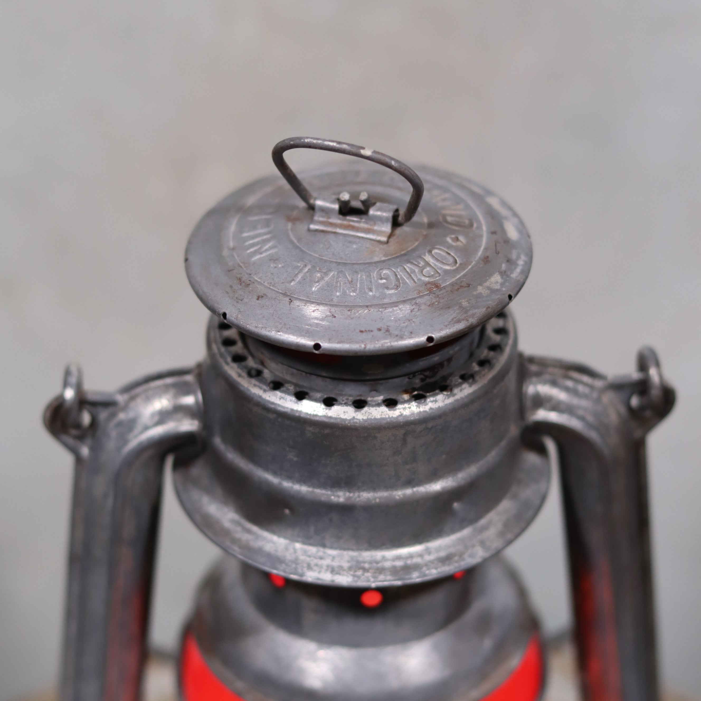 Close-up of the metal top and handle of Vintage Feuerhand Baby 275 Hurricane Lantern – Western Germany – Red Glass oil lamp