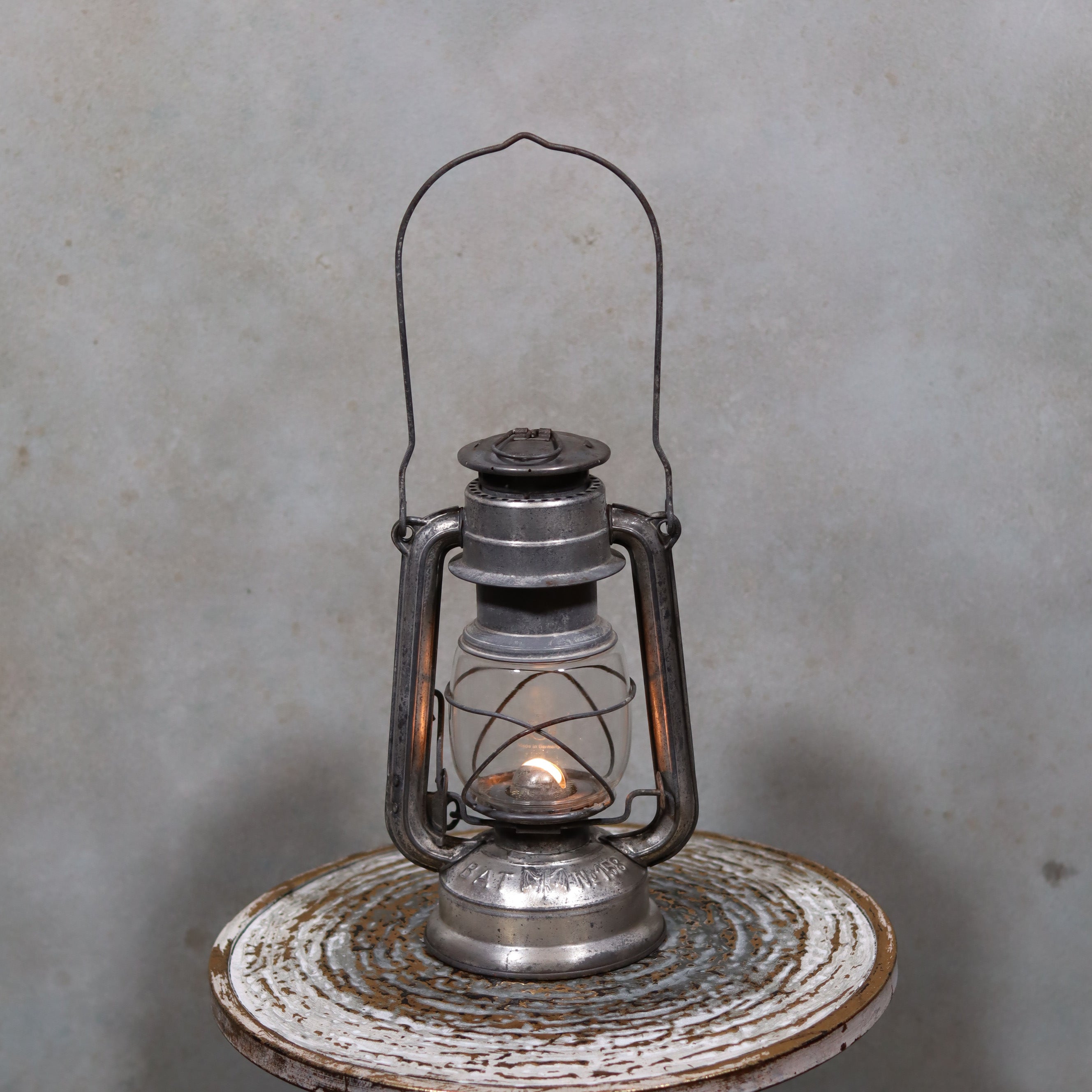 Vintage German Hurricane Lantern – Bat No. 158 – Made in Germany – 1950s/60s – Jena Glass oil lamp with lit flame detail