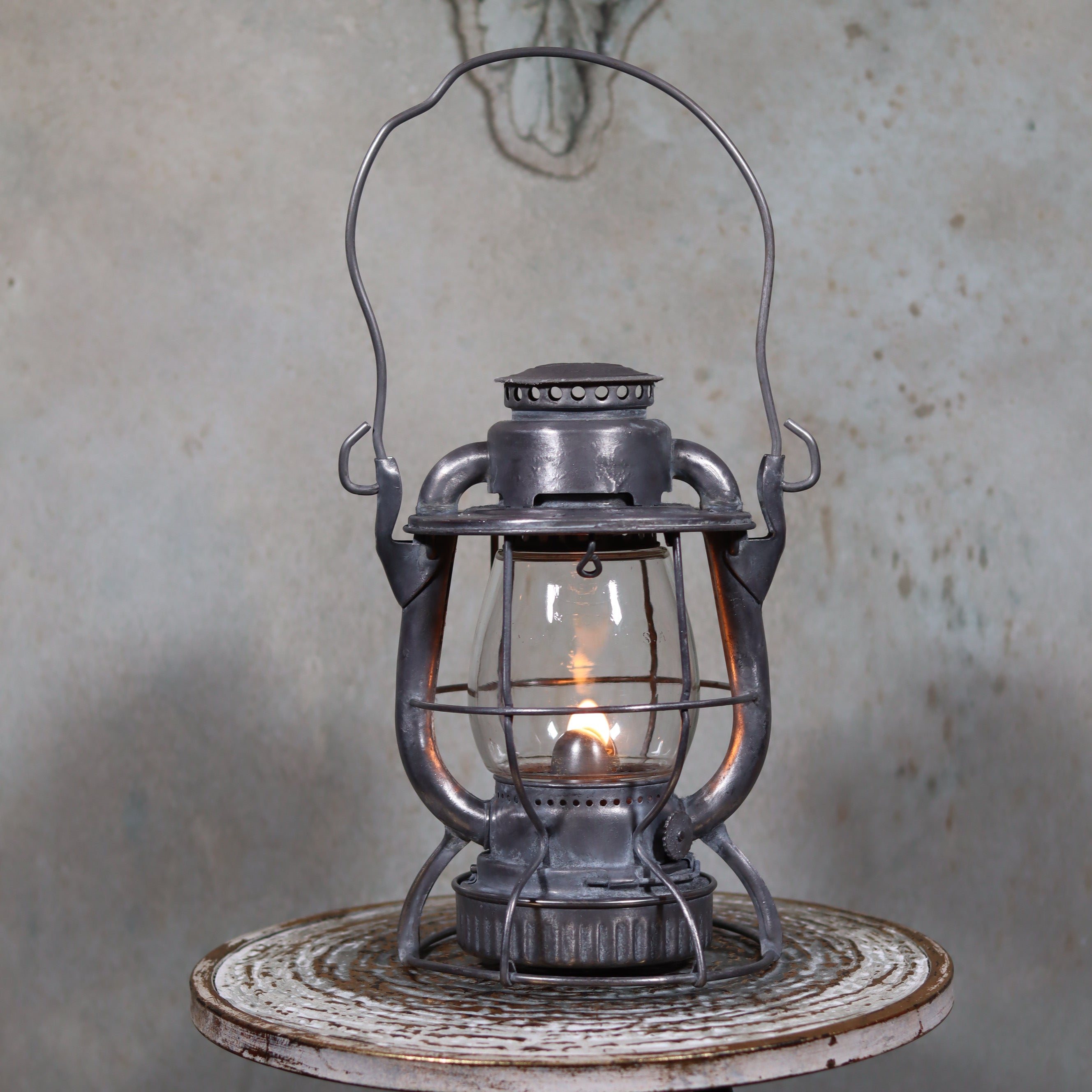 Vintage Dietz Vesta Hurricane Lantern – 1940s American Railroad Lamp
