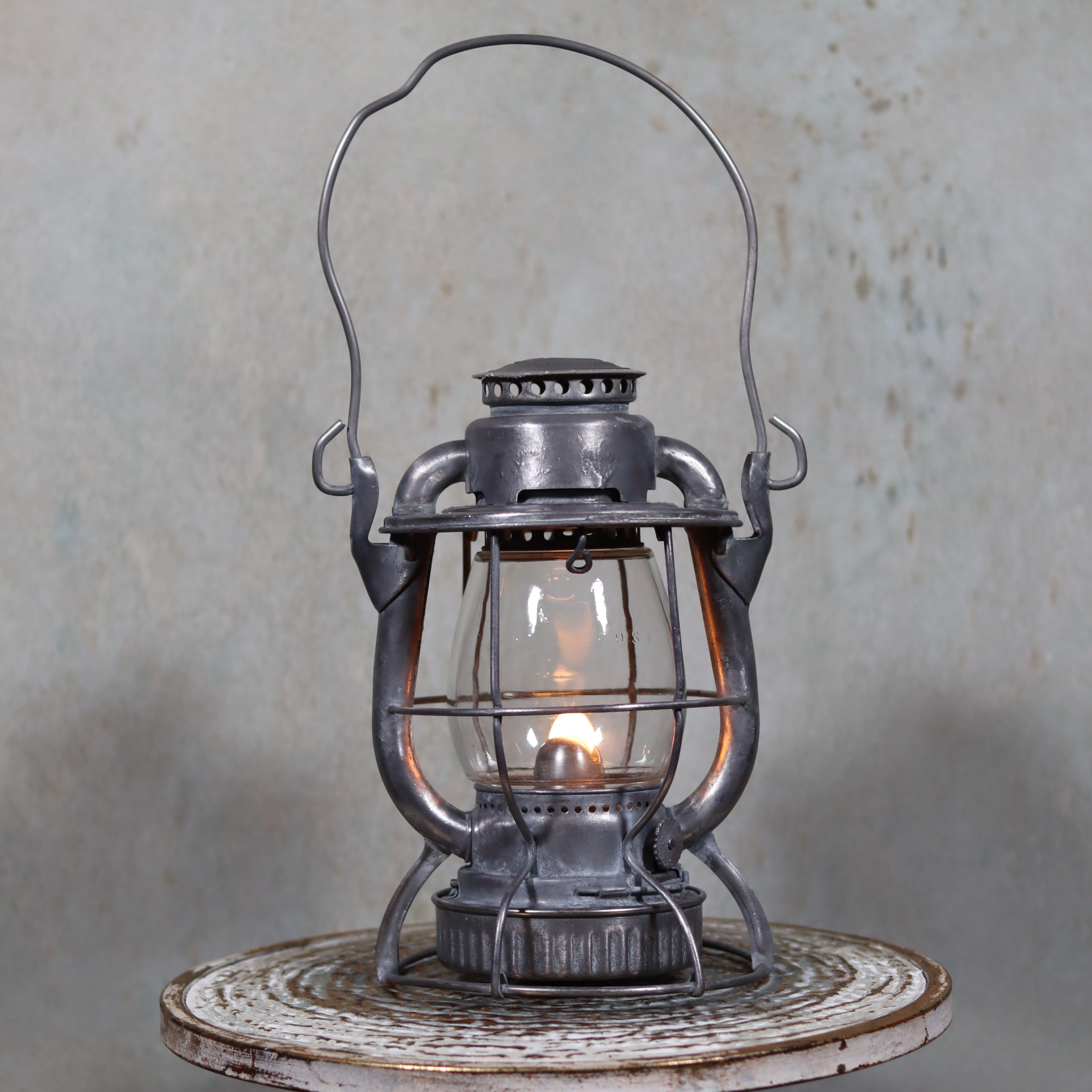Vintage Dietz Vesta Hurricane Lantern – 1940s American Railroad Lamp