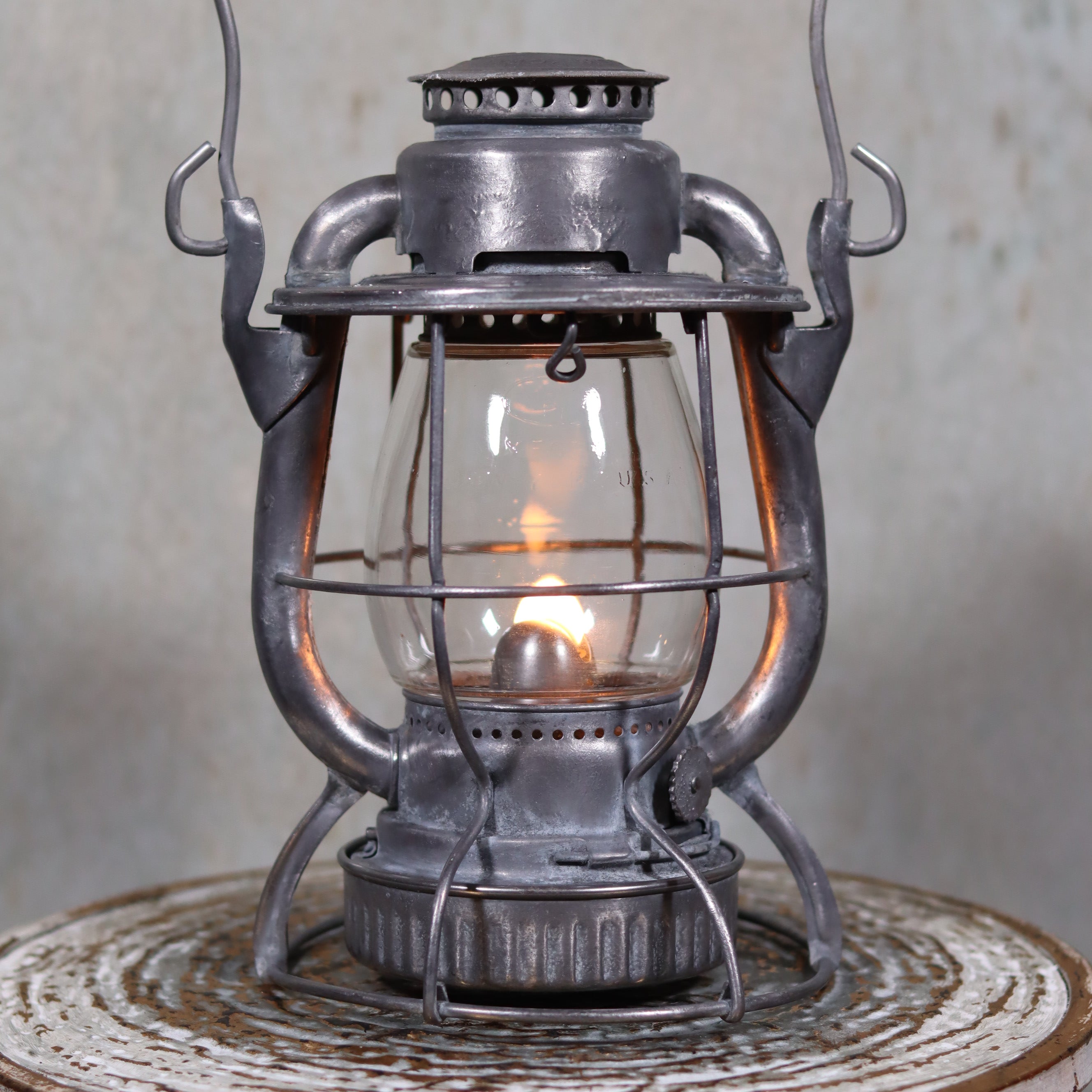 Vintage Dietz Vesta Hurricane Lantern – 1940s American Railroad Lamp