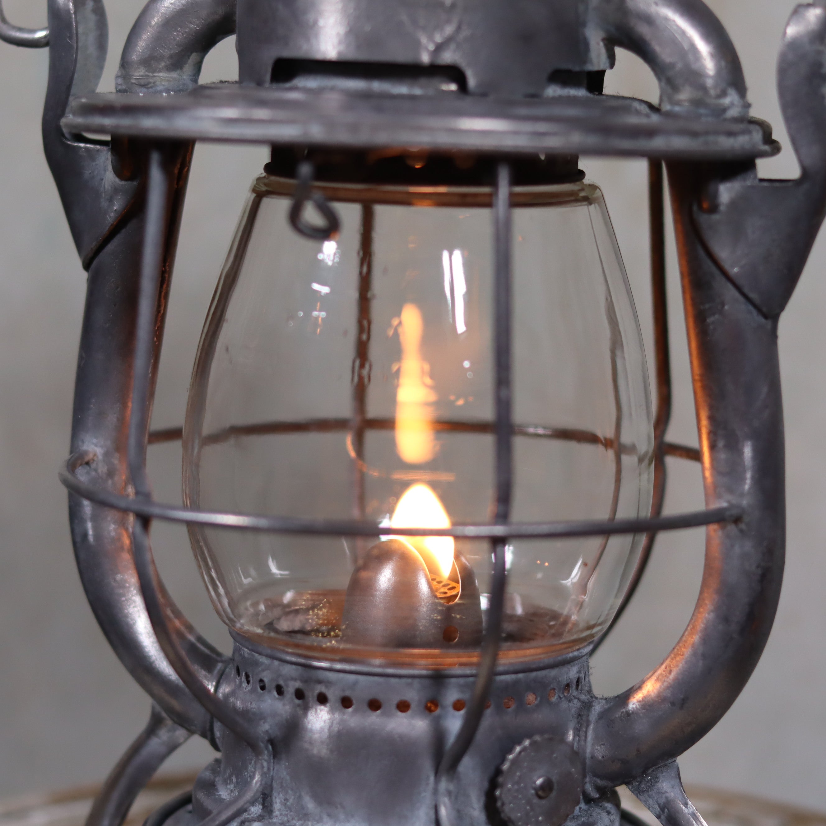 Vintage Dietz Vesta Hurricane Lantern – 1940s American Railroad Lamp