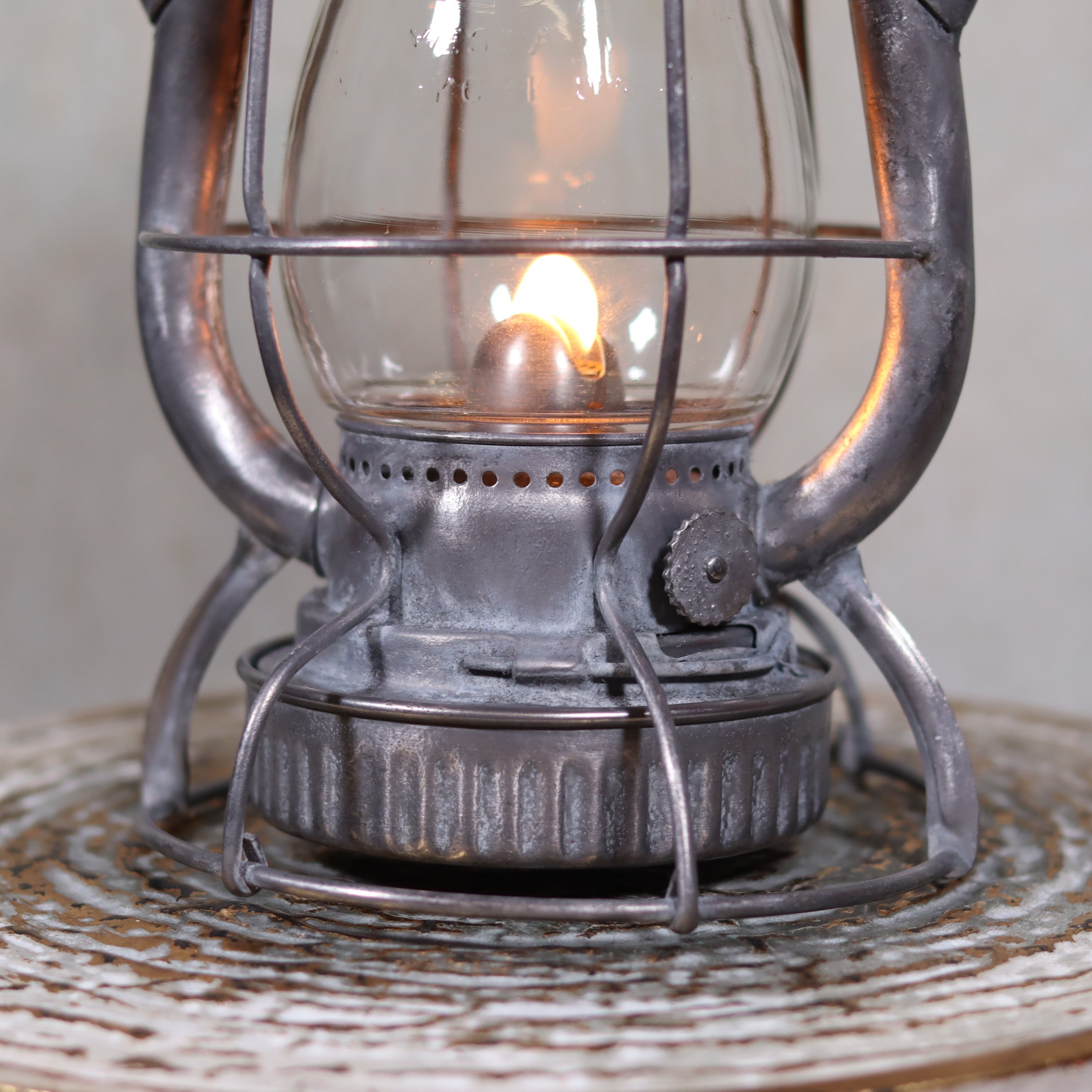 Vintage Dietz Vesta Hurricane Lantern – 1940s American Railroad Lamp
