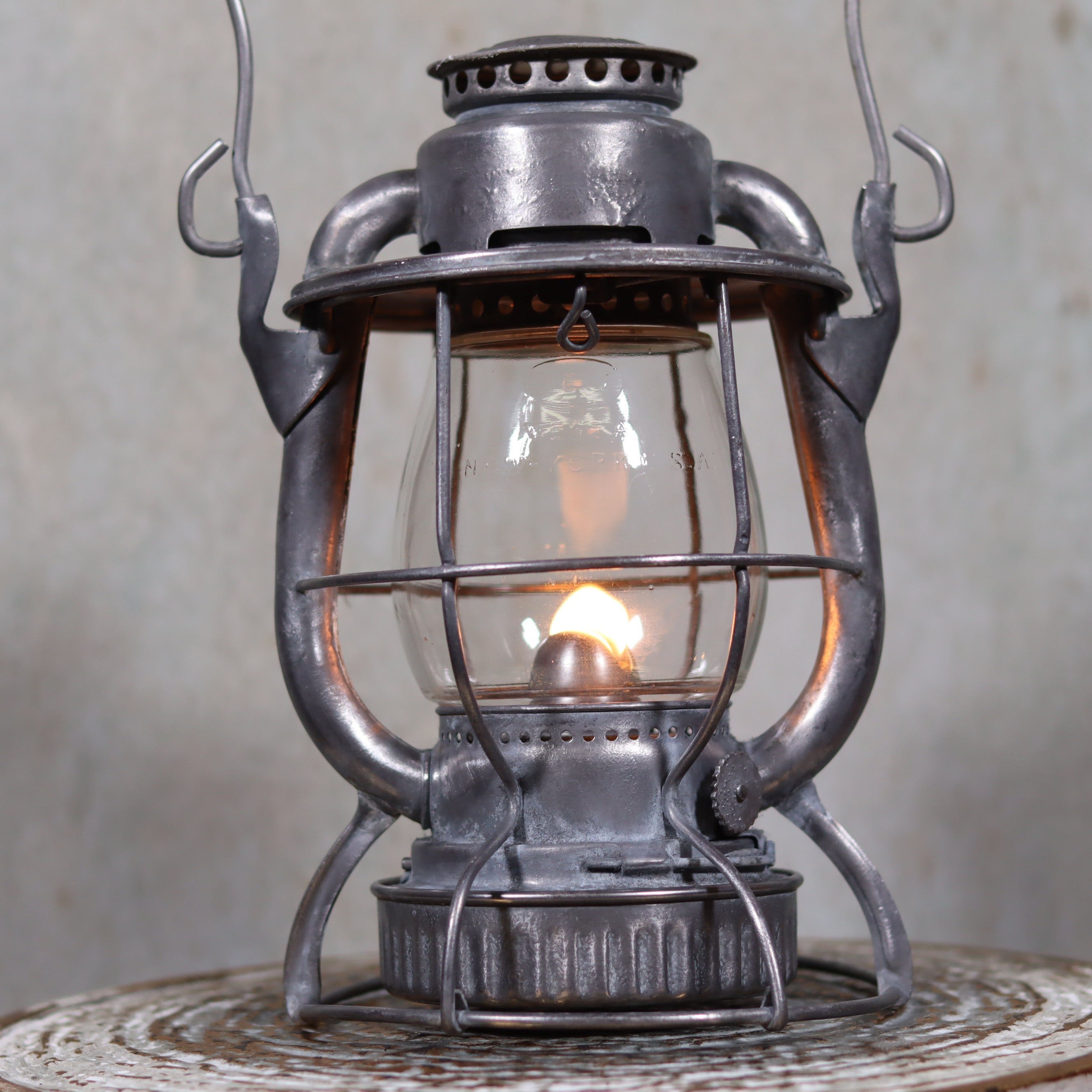 Vintage Dietz Vesta Hurricane Lantern – 1940s American Railroad Lamp