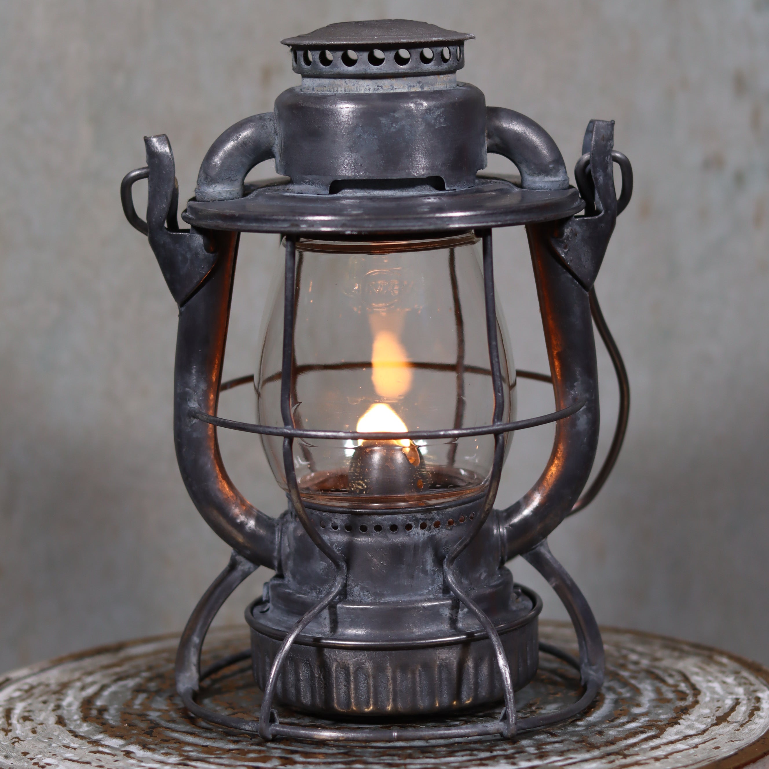 Vintage Dietz Vesta Hurricane Lantern – 1940s American Railroad Lamp