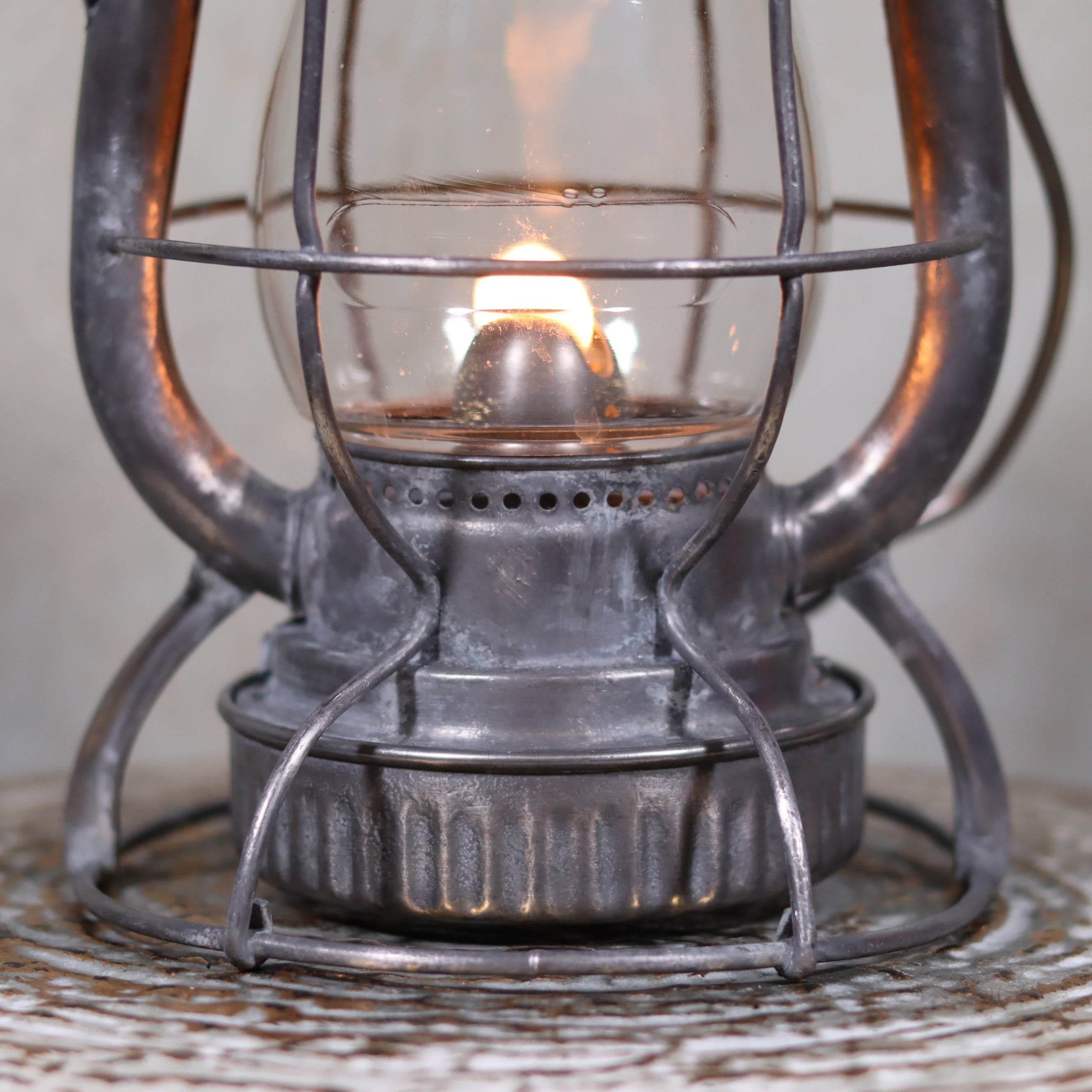 Vintage Dietz Vesta Hurricane Lantern – 1940s American Railroad Lamp