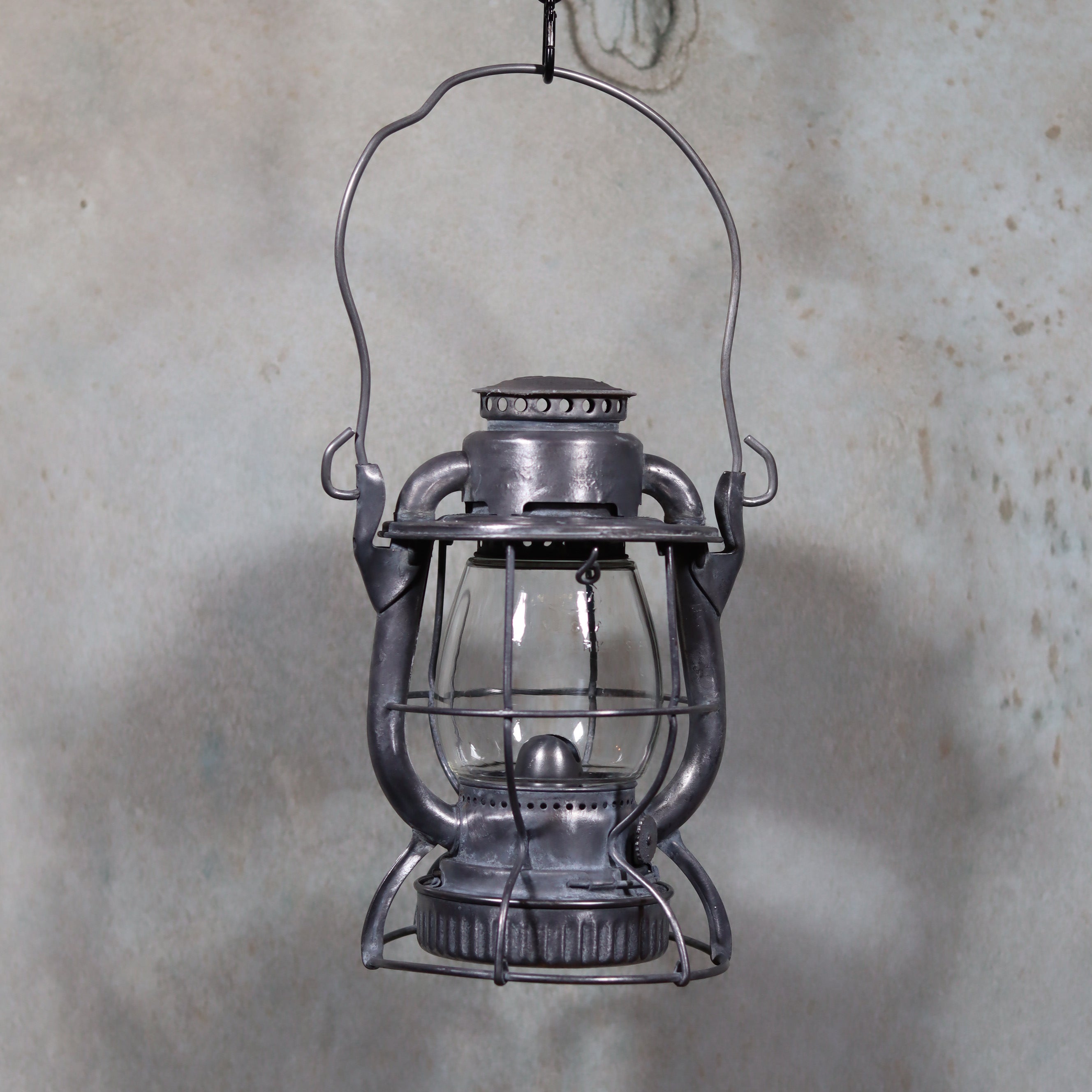 Vintage Dietz Vesta Hurricane Lantern – 1940s American Railroad Lamp