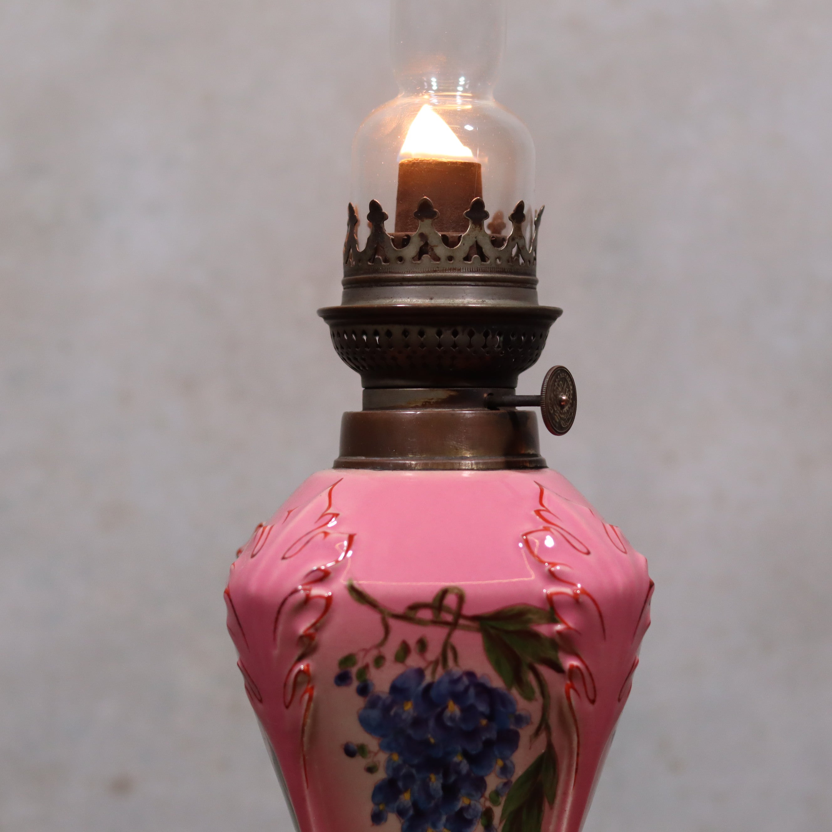 Elegant Vintage Porcelain Oil Lamp – Pink with Grape Motif – Hugo Schneider Burner – 1930s lit detail close-up view