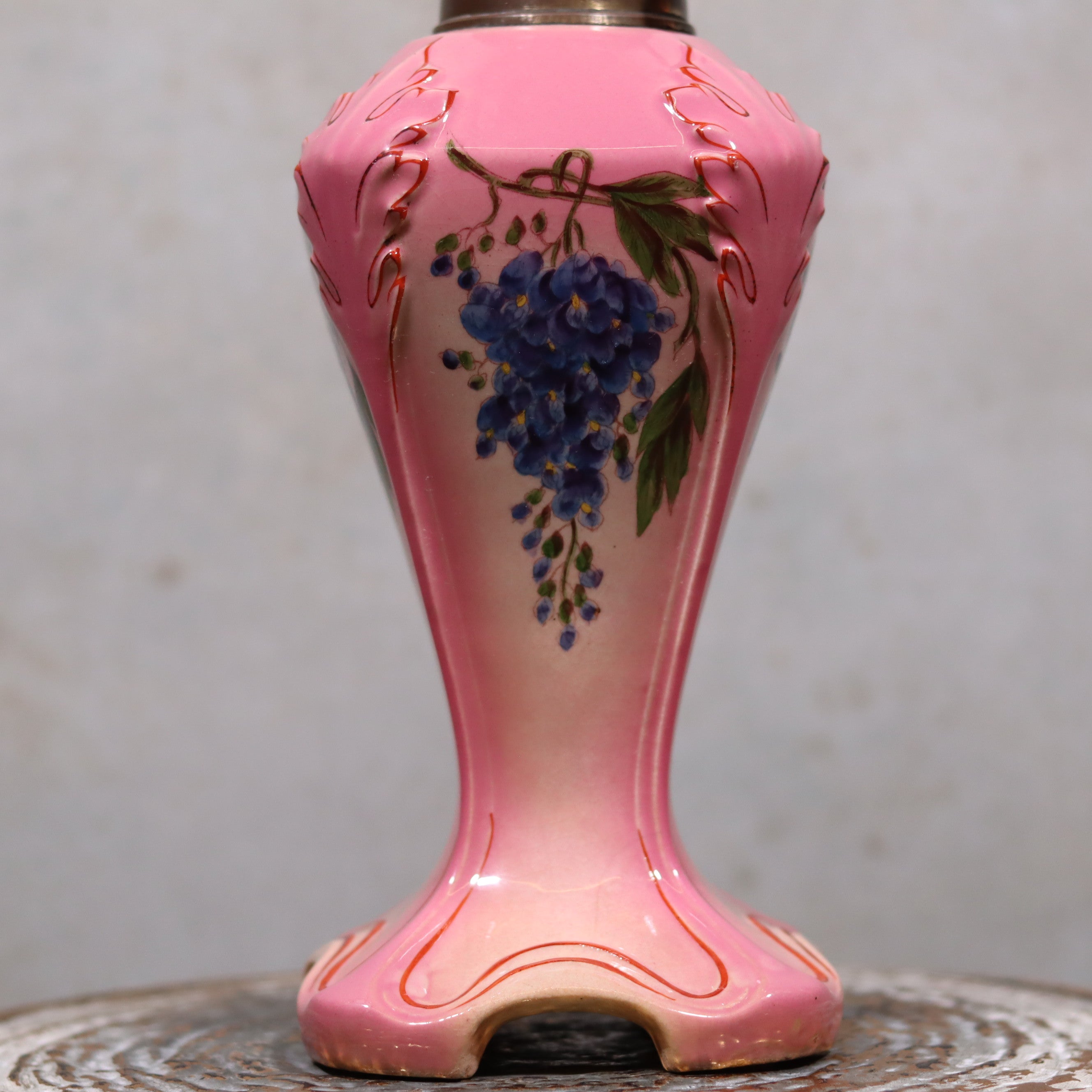 Elegant Vintage Porcelain Oil Lamp – Pink with Grape Motif – Hugo Schneider Burner – 1930s showing detailed grape design on pink porcelain base