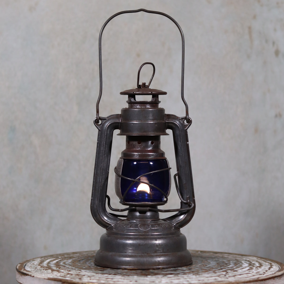 Vintage Feuerhand 176 Hurricane Lantern – 1960s Superb Condition with Blue Glass lighting oil lamp with metal frame and handle
