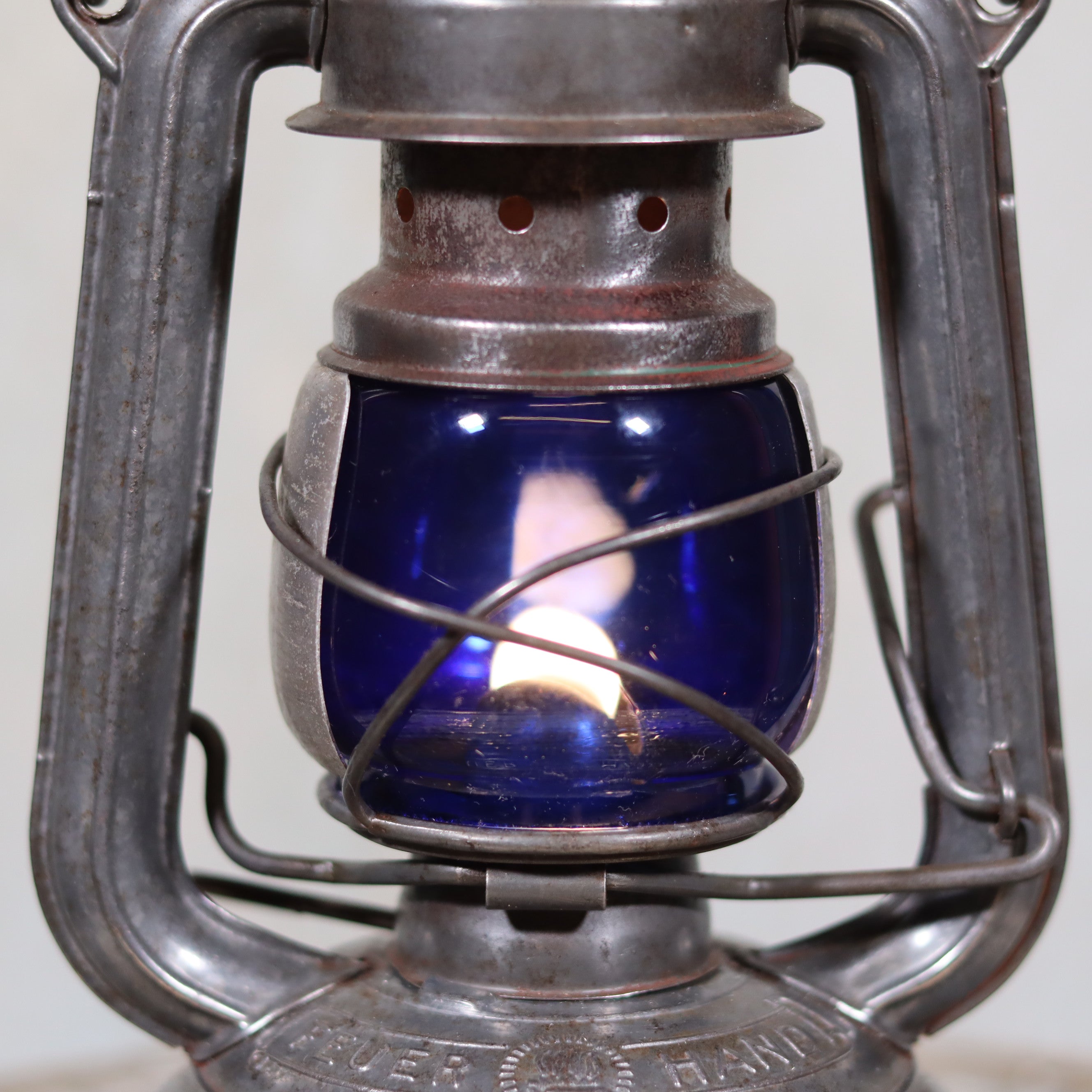 Vintage Feuerhand 176 Hurricane Lantern – 1960s oil lamp with blue glass and reflector in superb condition close-up view