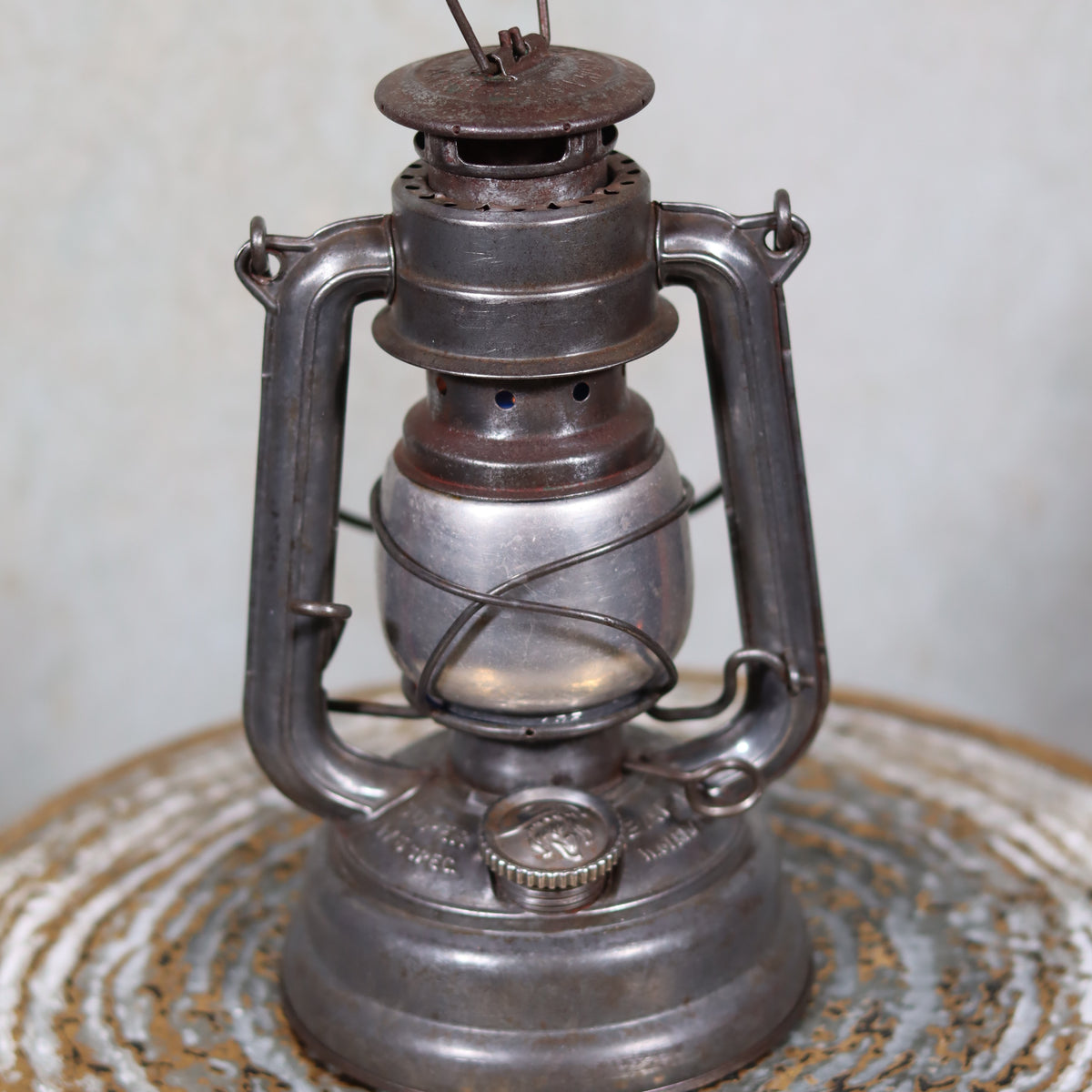 Vintage Feuerhand 176 Hurricane Lantern – 1960s – Superb Condition with Blue Glass & Reflector oil lamp detail close-up view