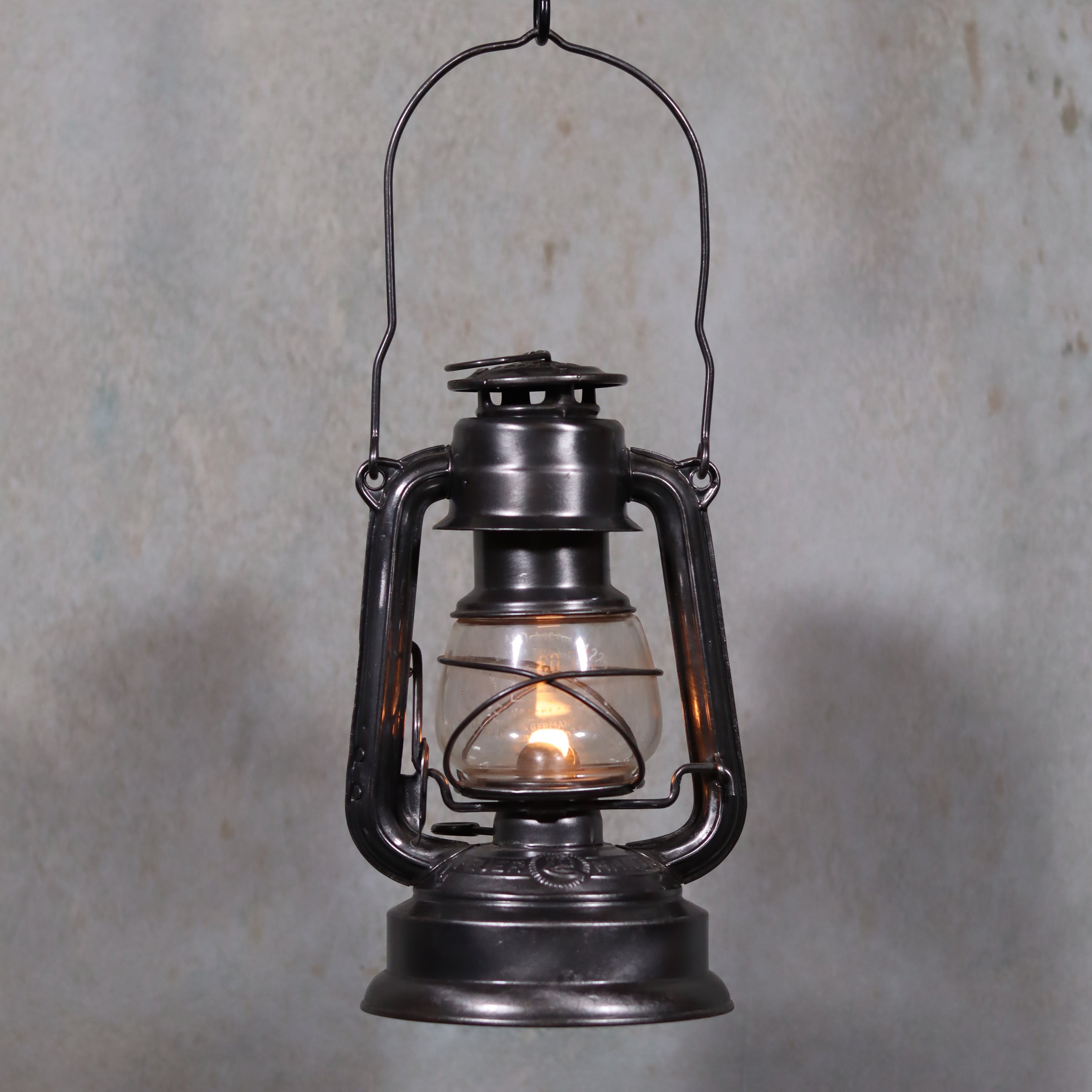 Rare Feuerhand 235 RT63 Hurricane Lantern – Original Glass, Excellent Condition