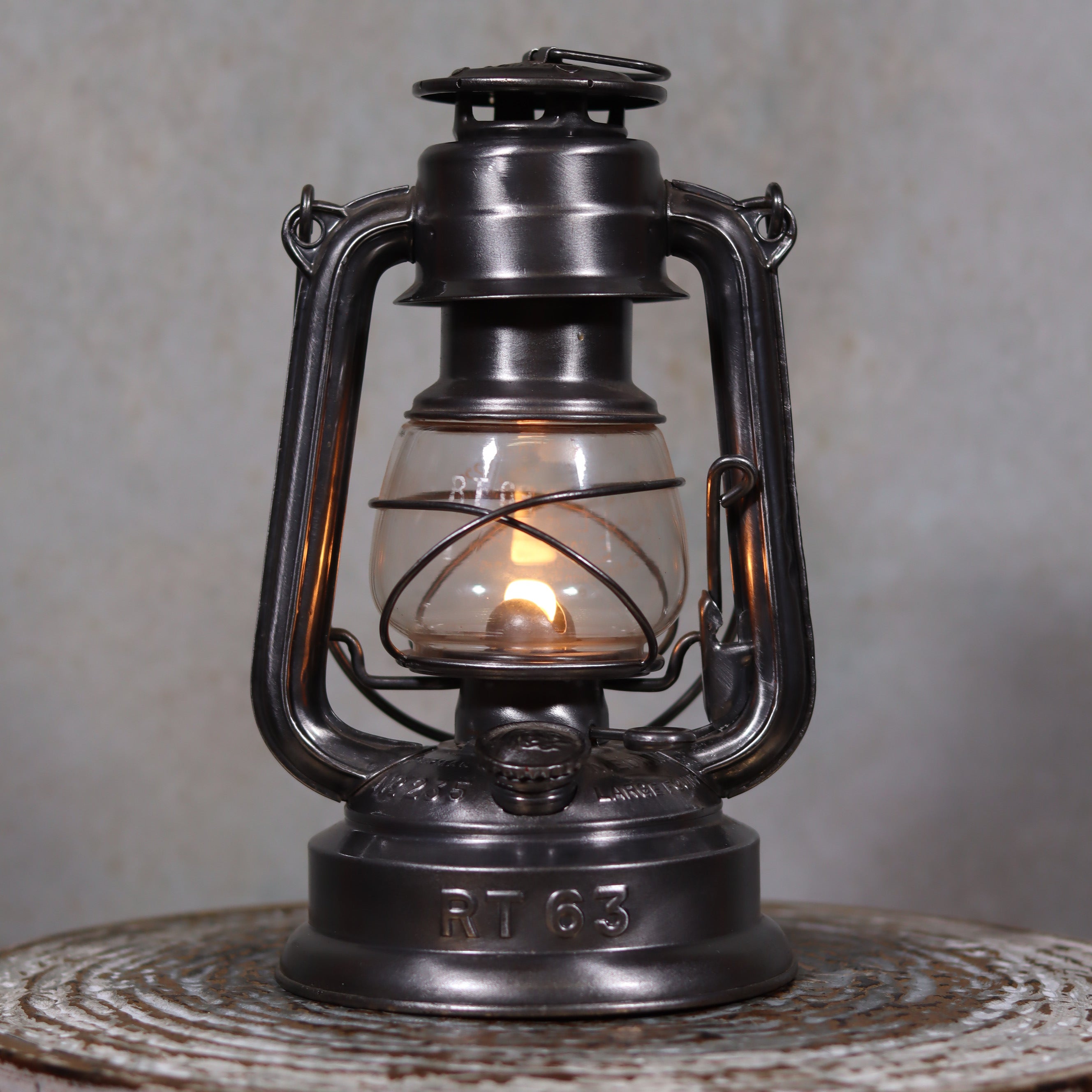 Rare Feuerhand 235 RT63 Hurricane Lantern – Original Glass, Excellent Condition