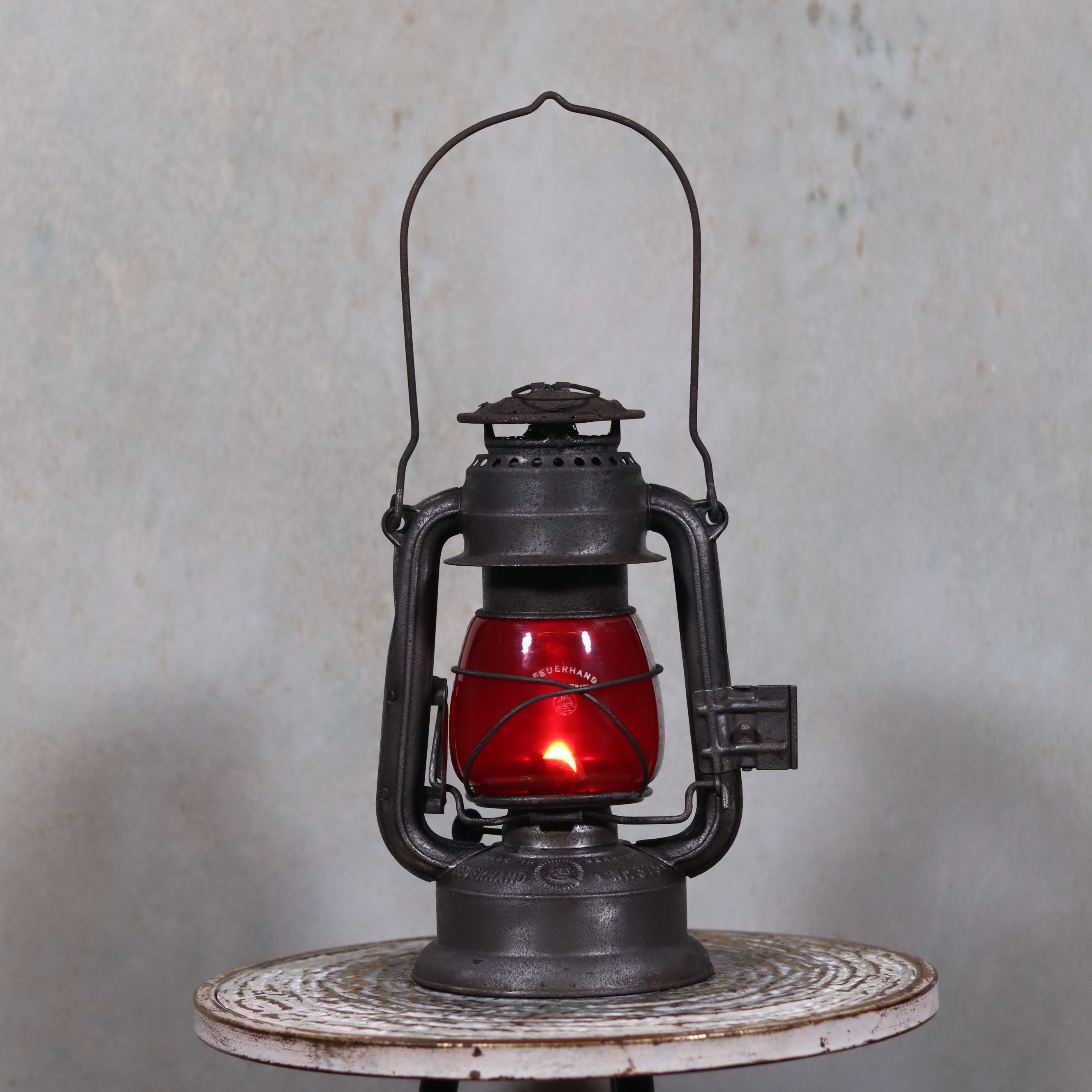 Extremely Rare Pre-War Feuerhand 375 K Hurricane Lantern – 1930s, Red Marked Glass, Reflector & Vehicle Holder