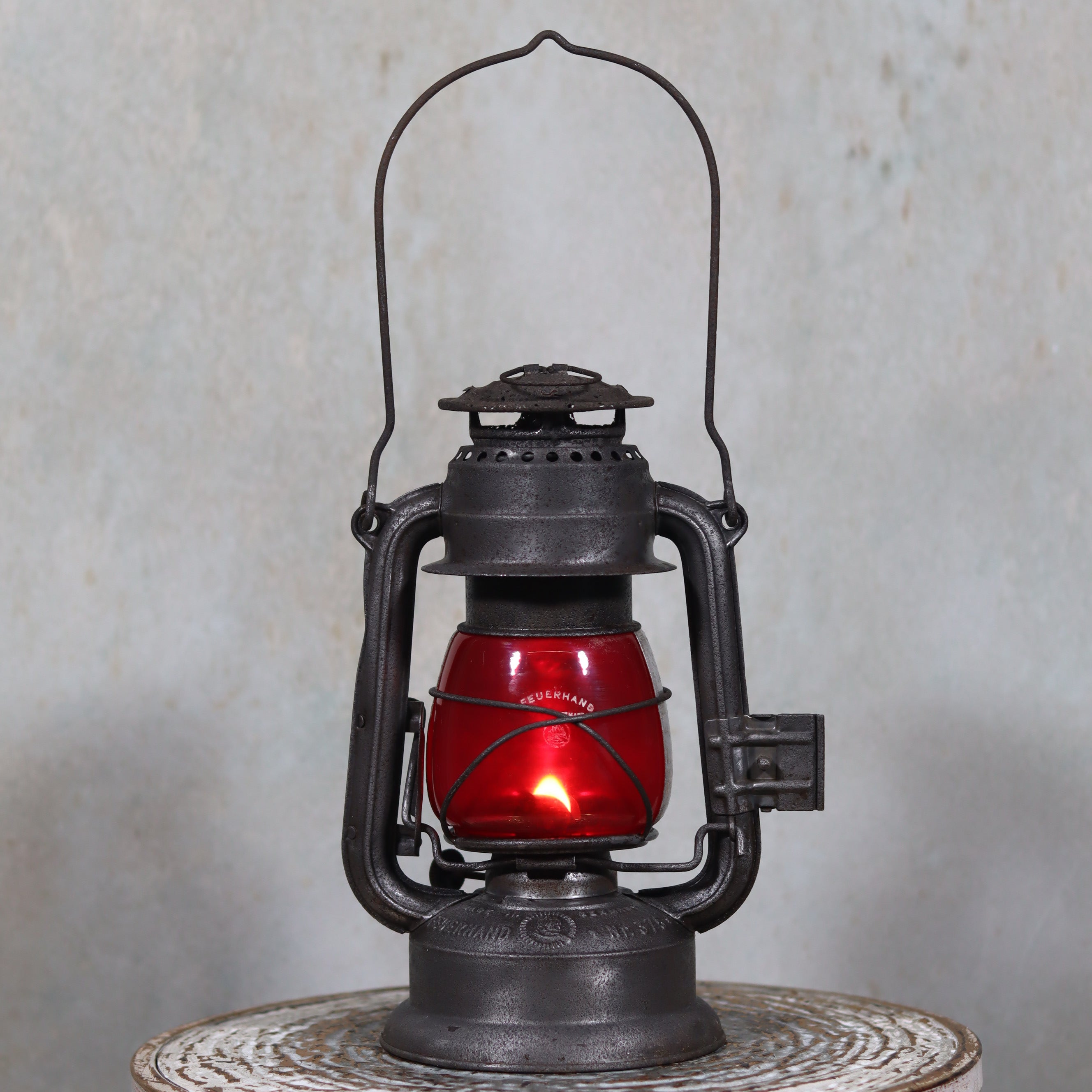 Extremely Rare Pre-War Feuerhand 375 K Hurricane Lantern – 1930s, Red Marked Glass, Reflector & Vehicle Holder