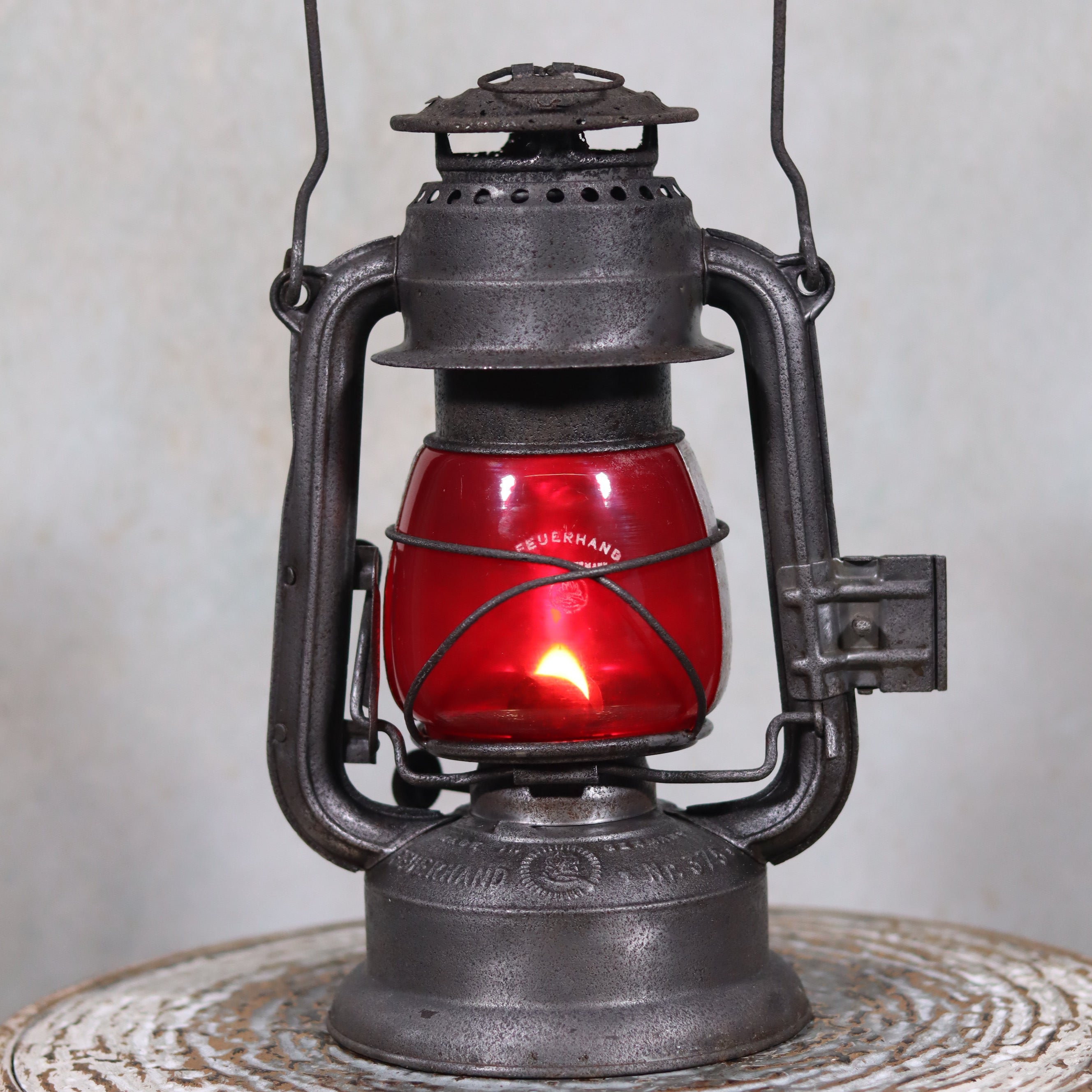 Extremely Rare Pre-War Feuerhand 375 K Hurricane Lantern – 1930s, Red Marked Glass, Reflector & Vehicle Holder