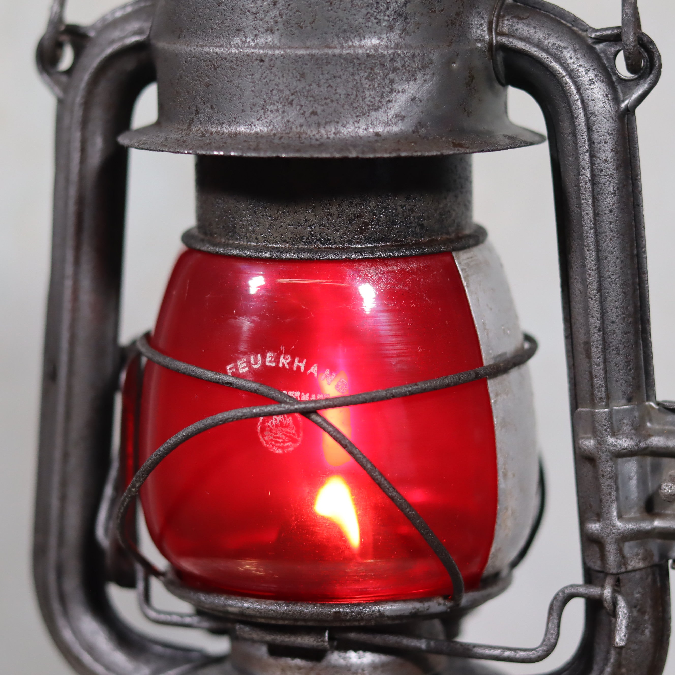 Extremely Rare Pre-War Feuerhand 375 K Hurricane Lantern – 1930s, Red Marked Glass, Reflector & Vehicle Holder