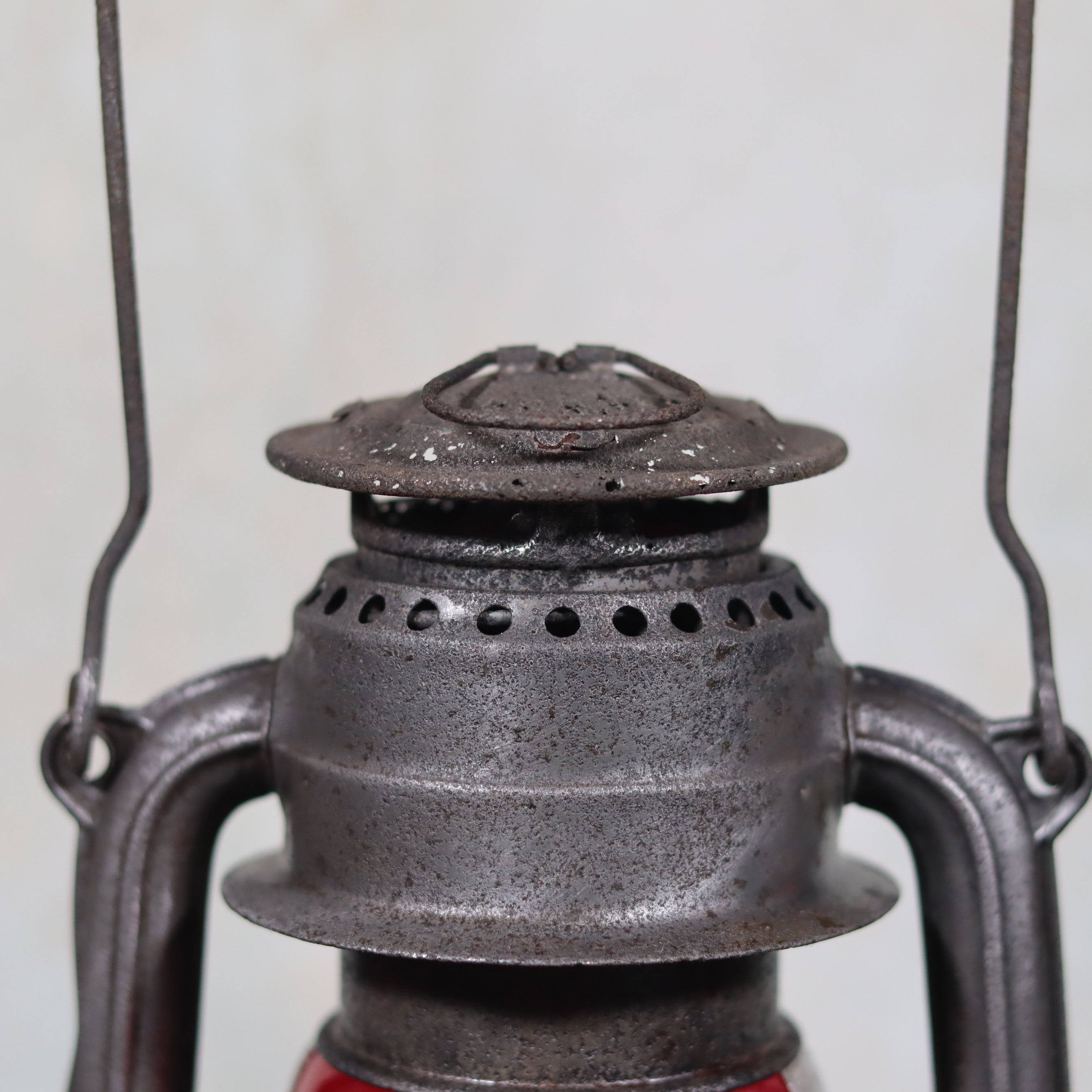 Extremely Rare Pre-War Feuerhand 375 K Hurricane Lantern – 1930s, Red Marked Glass, Reflector & Vehicle Holder