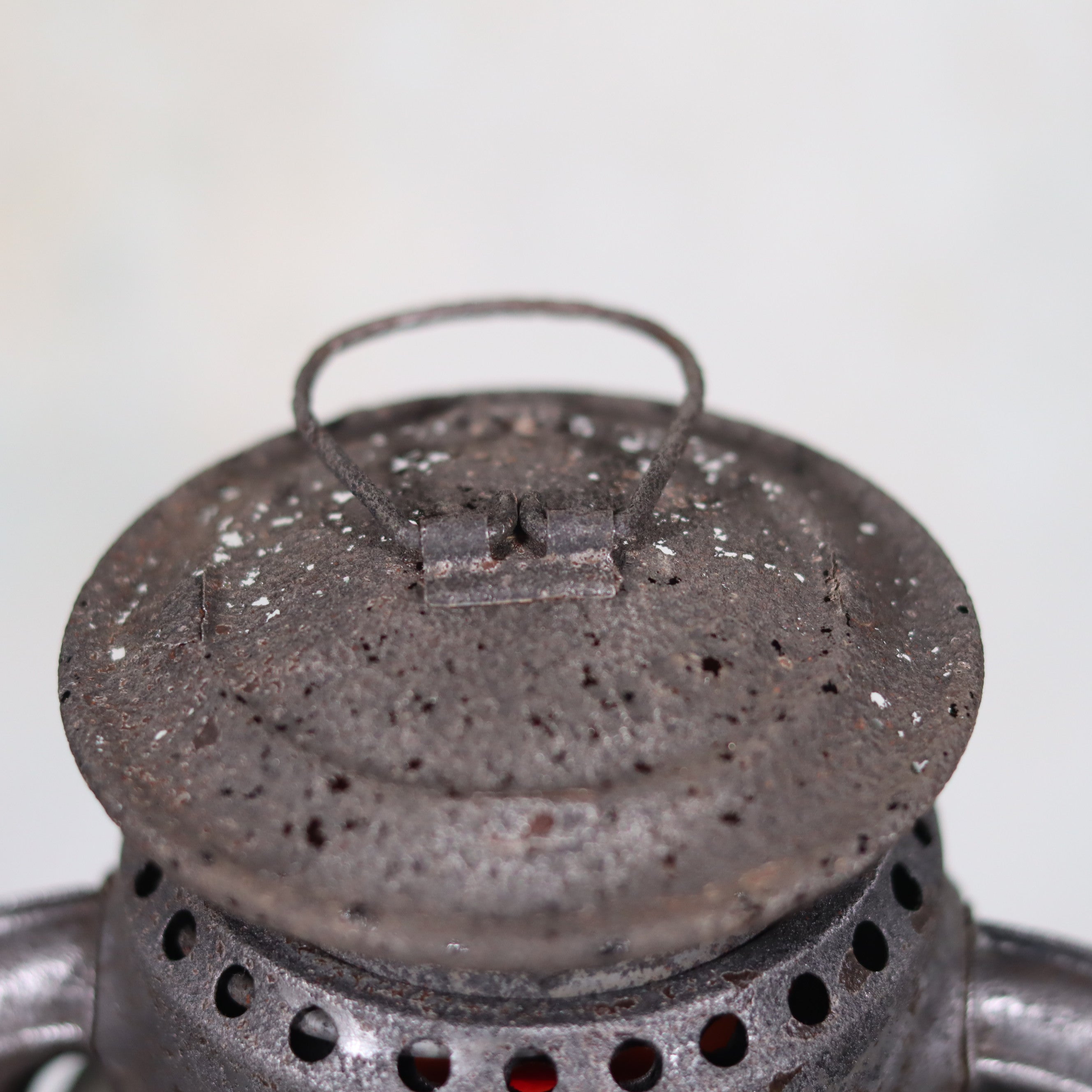 Extremely Rare Pre-War Feuerhand 375 K Hurricane Lantern – 1930s, Red Marked Glass, Reflector & Vehicle Holder