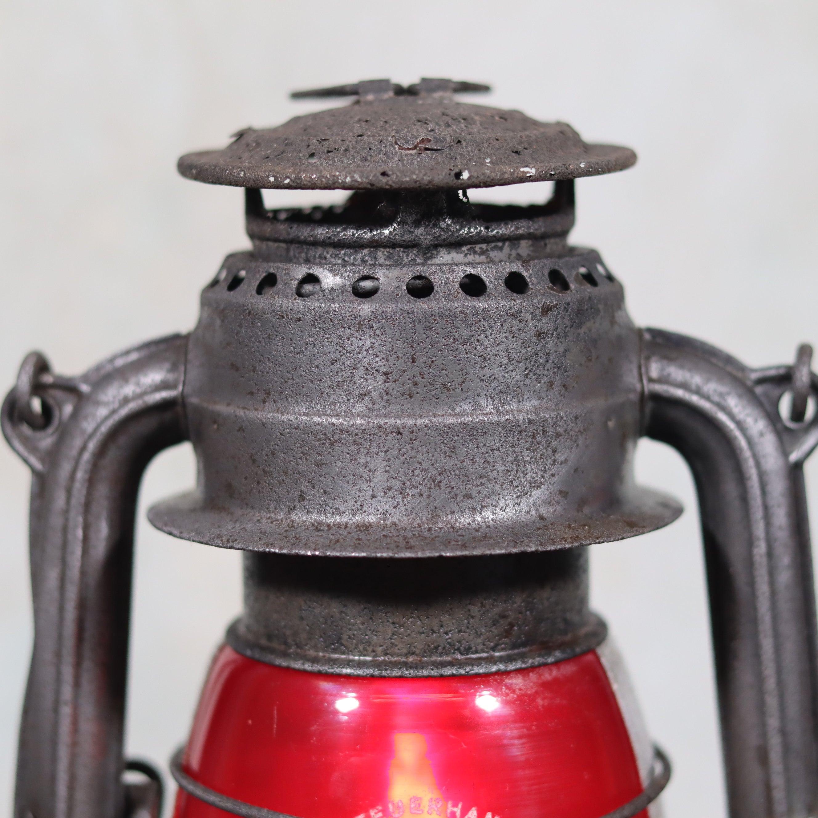 Extremely Rare Pre-War Feuerhand 375 K Hurricane Lantern – 1930s, Red Marked Glass, Reflector & Vehicle Holder