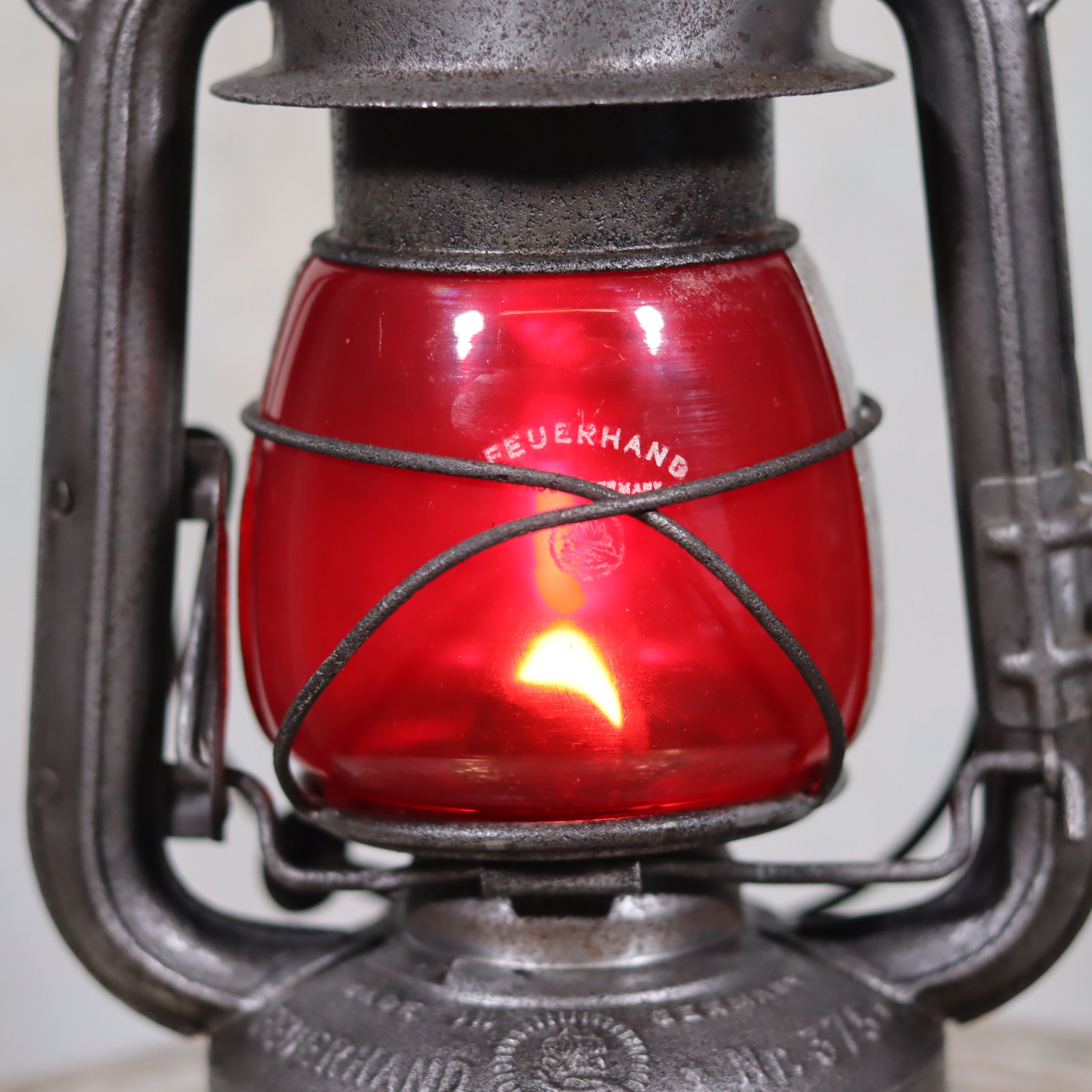 Extremely Rare Pre-War Feuerhand 375 K Hurricane Lantern – 1930s, Red Marked Glass, Reflector & Vehicle Holder
