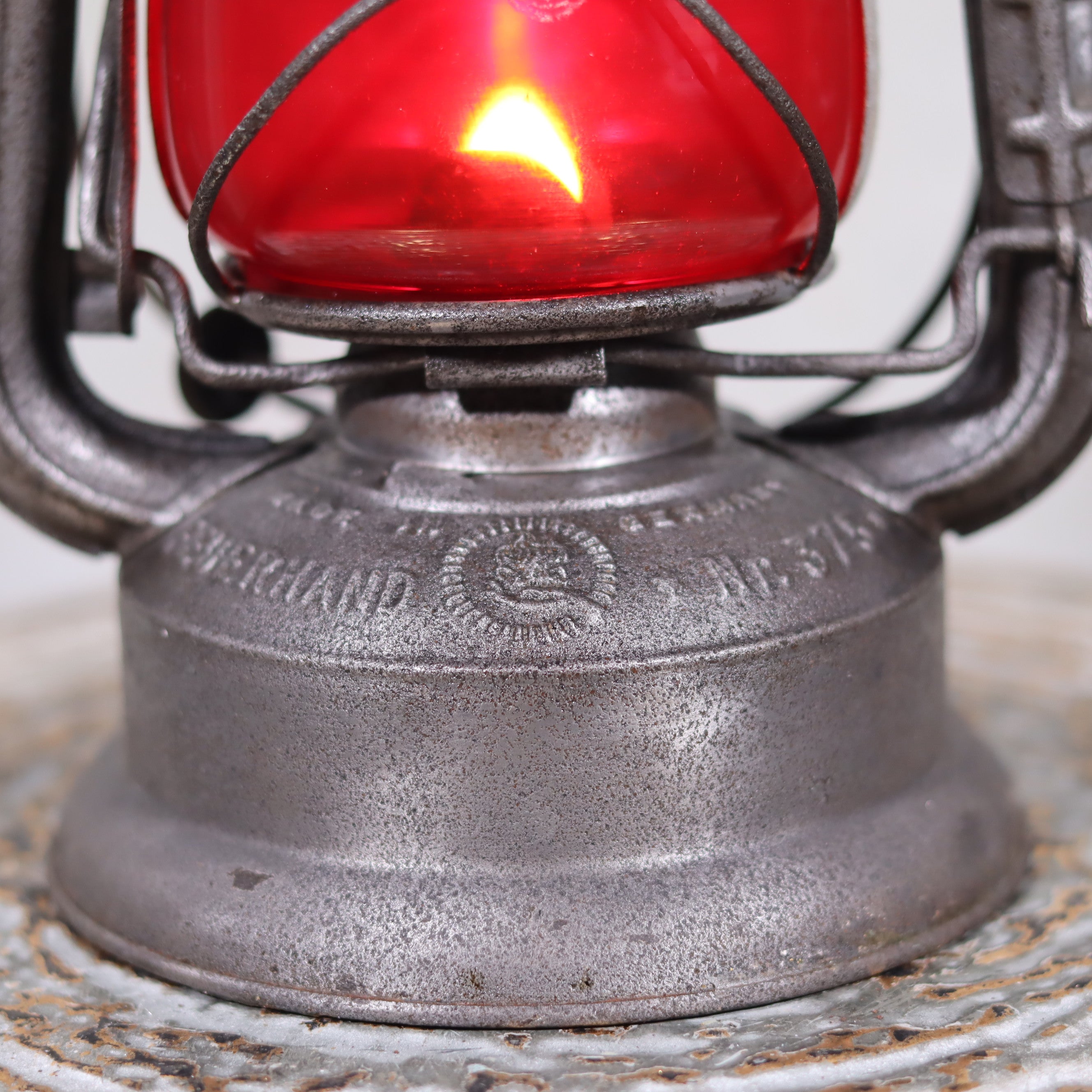 Extremely Rare Pre-War Feuerhand 375 K Hurricane Lantern – 1930s, Red Marked Glass, Reflector & Vehicle Holder