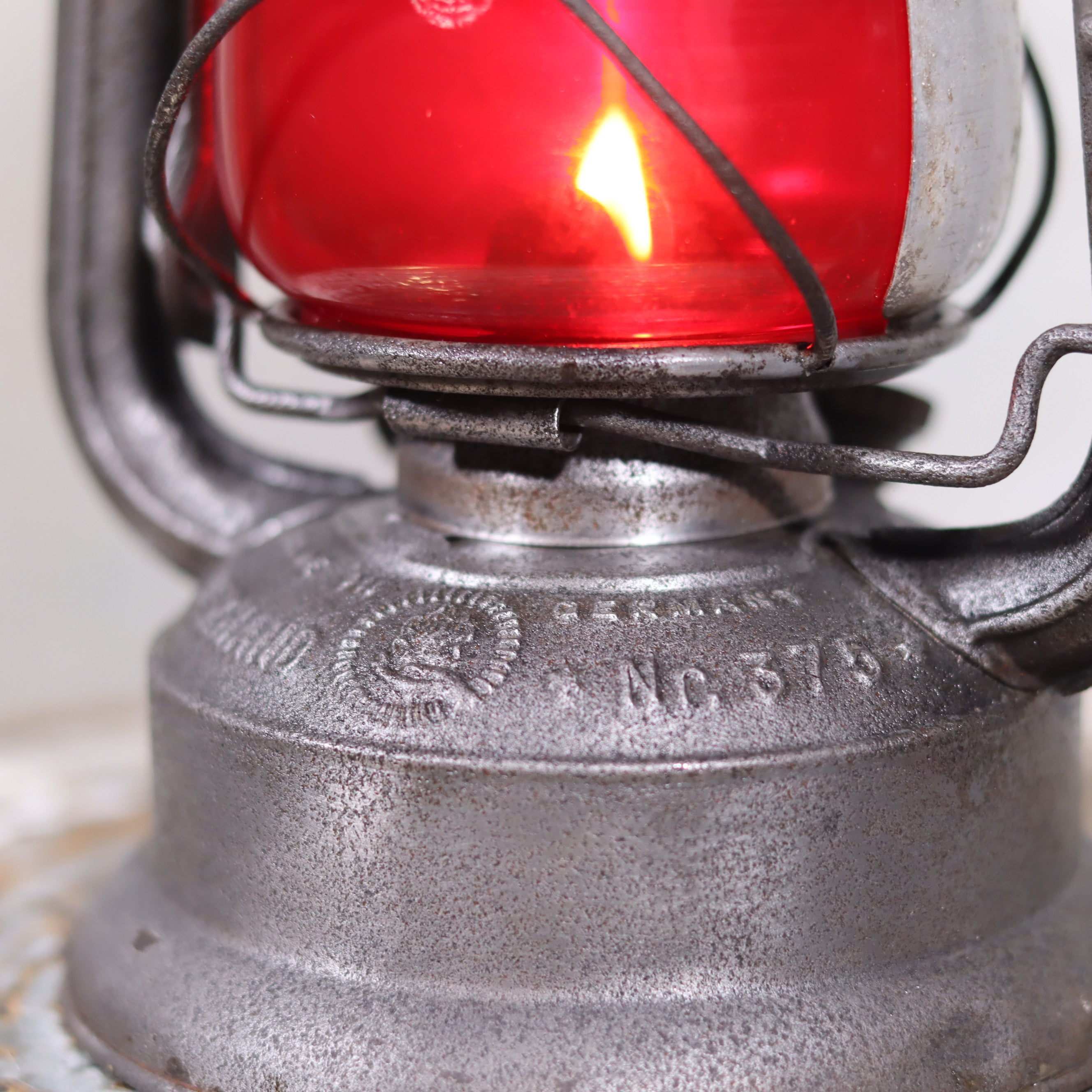Extremely Rare Pre-War Feuerhand 375 K Hurricane Lantern – 1930s, Red Marked Glass, Reflector & Vehicle Holder
